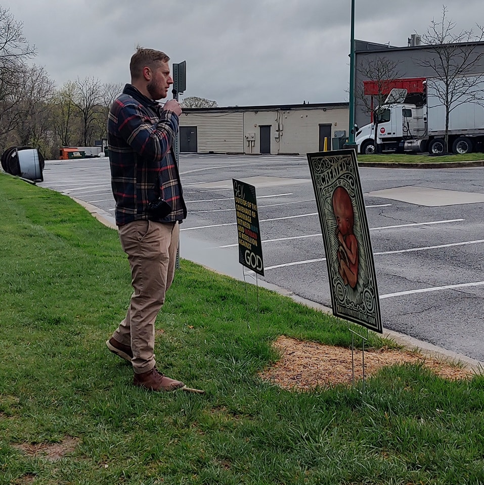 Pray as we proclaim the gospel at the abortion clinic in Baltimore