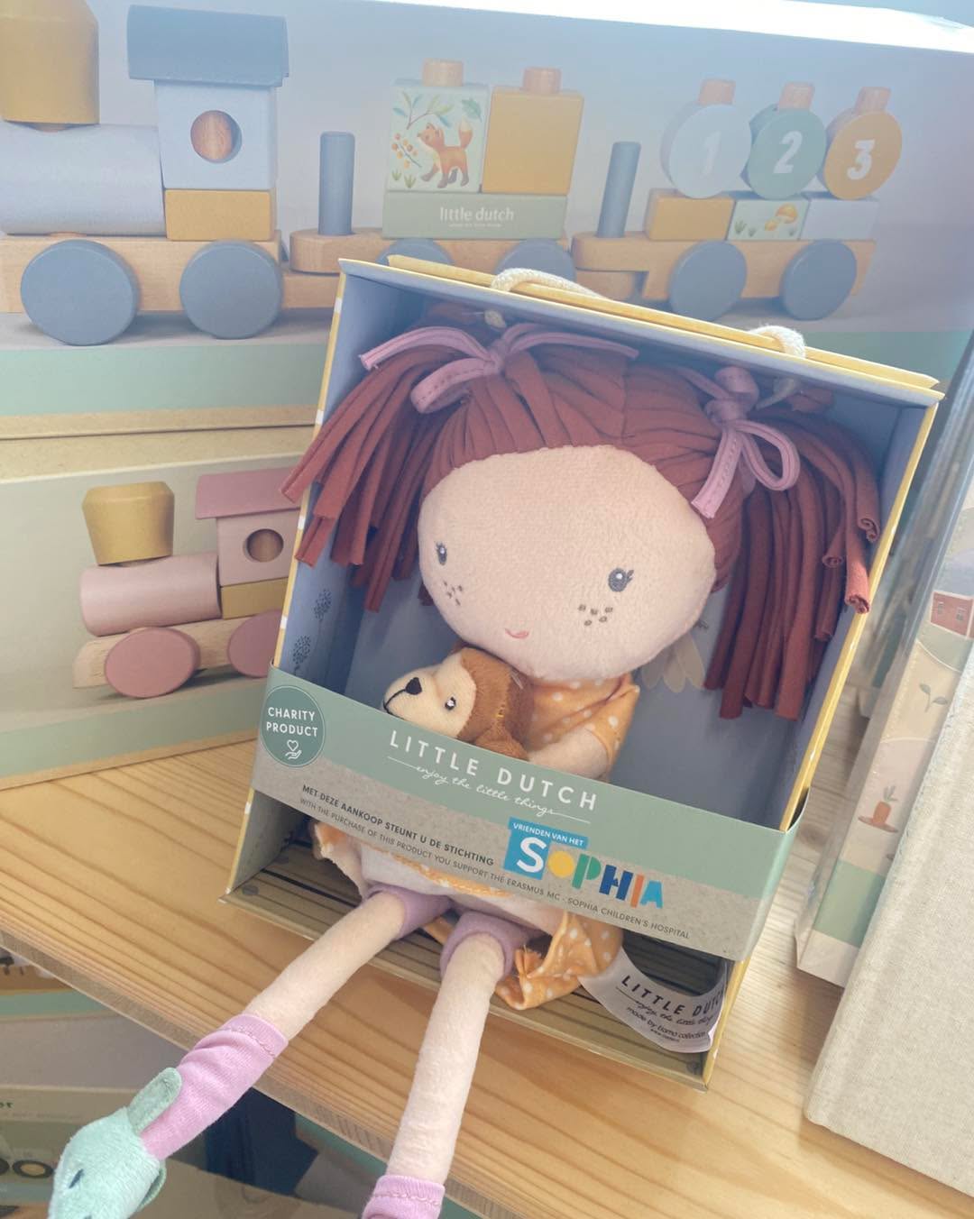 Zuerst einmal DANKE für die vielen mitfühlenden Nachrichten und Beileidsbekundungen, die ihr mir geschickt habt und sogar in die Kassa vom Selbstbedienungscontainer geworfen habt 🖤
Die letzten Wochen waren sehr ruhig, was das berufliche betrifft, danke auch für euer Verständnis 🫶 Aber da das mein Hauptjob ist und ich es ja eigentlich liebe, muss und will ich natürlich schön langsam wieder etwas mehr Gas geben.
Pünktlich vor Ostern hab ich es noch geschafft und einige neue Produkte von Little Dutch in den Selbstbedienungscontainer geräumt 🥳 Wie immer streng limitiert ‼️
#kreativveredelung #vorau #personalisiert #handgemacht #kleinunternehmen #auftragsarbeit #lasergravur #regionalekunst #einzigartig #individuell #geschenkidee #schenkenmitliebe #handmadebusiness #selbstgemacht #custommade #unikat #geschenkmitherz #localbusiness #handmadewithlove #kleinefreuden #geschenkefürjedenanlass #designausösterreich #personalisiertegeschenke #kreativideen #werkstattliebe #besondereschenken #liebezumdetail #hochwertig #nachhaltigschenken #individuellegeschenk
personalisierte Geschenke, handgemachte Produkte, kreative Geschenkideen, Lasergravur, Geschenk personalisiert, regionales Handmade, kleines Unternehmen Österreich, Geschenke mit Herz, stilvolle Handarbeit, Geschenke für jeden Anlass, besondere Geschenkideen, Dekoration mit Gravur, Handmade Onlineshop, individuelle Anfertigung, Unikate mit Bedeutung