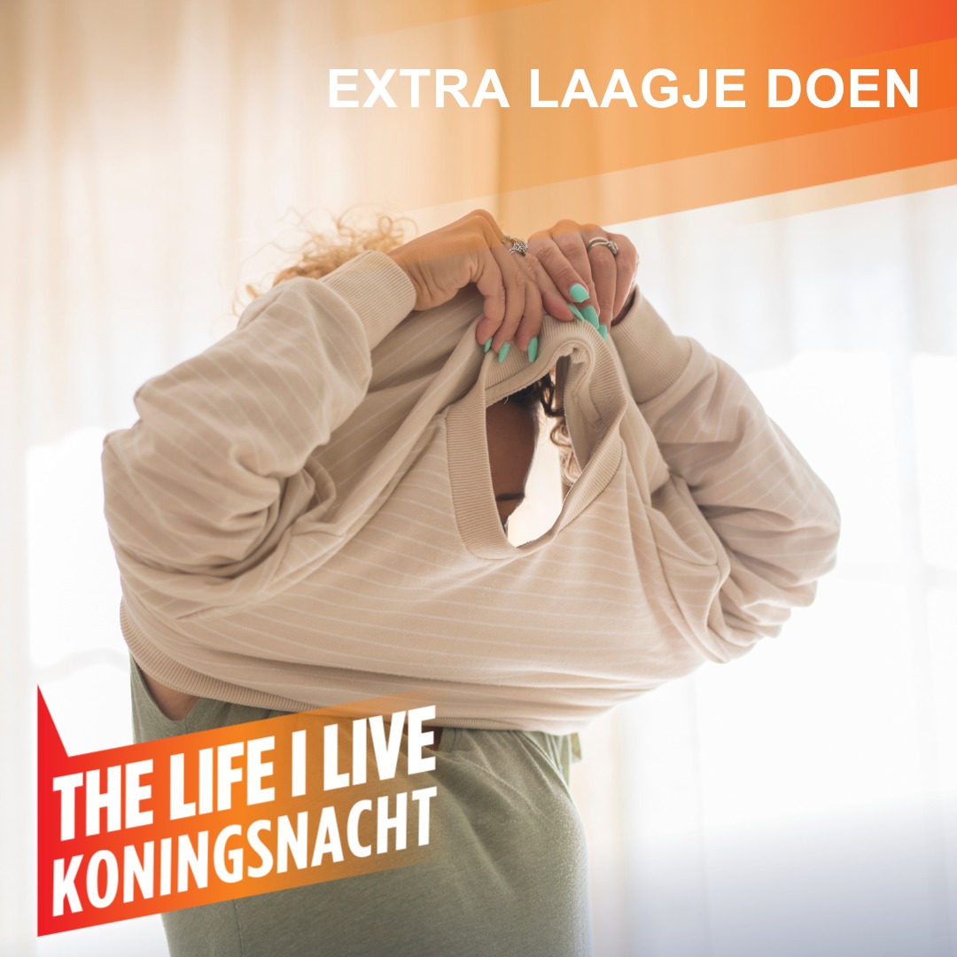 Je gaat natuurlijk helemaal op in de muziek en het dansen op THE LIFE I LIVE, en dat warmt de boel flink op! Maar, om er zeker van te zijn dat je het de hele avond comfortabel hebt, neem voor de zekerheid een extra laagje mee. Kan heel prettig zijn als het toch wat frisser wordt vanavond. 🌤 ⛅️ 🥳