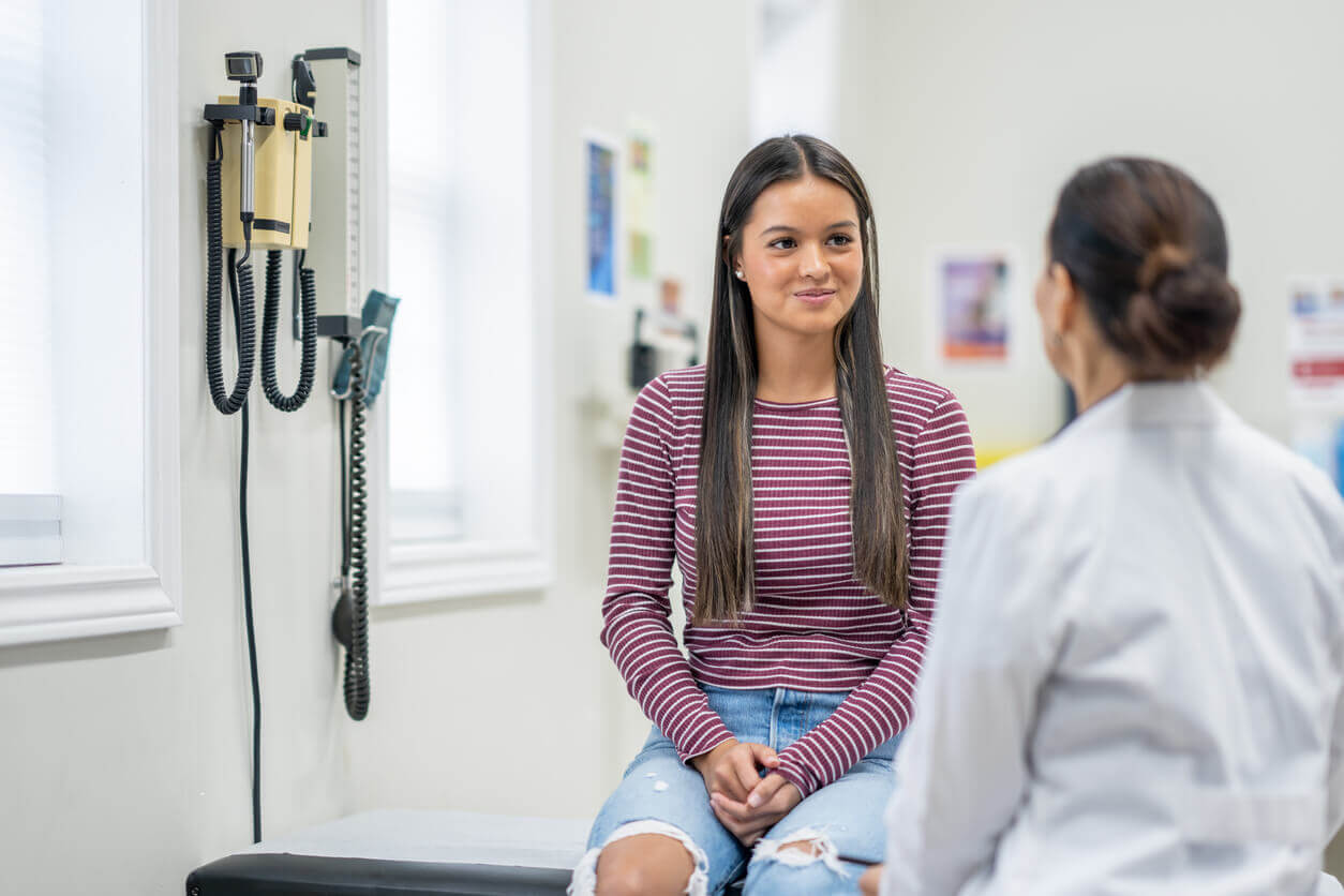 Pediatricians Aren’t Just for Little Kids! 🩺
Did you know that pediatricians can provide care through your child’s teenage years? Adolescence is a time of rapid growth, change, and new challenges — and having a trusted provider makes all the difference. Here’s why continuing care with a pediatrician during the teen years is crucial:
✅ Physical Development: Monitor growth, puberty, and ensure teens stay on track with important milestones.
✅ Mental Health Support: Address anxiety, depression, and other emotional challenges teens may face.
✅ Guidance on Healthy Choices: Discuss topics like nutrition, exercise, sleep, and substance use in a safe, judgment-free environment.
✅ Immunizations & Preventive Care: Stay up-to-date on vaccines and screenings to protect long-term health.
✅ Confidential Space for Questions: Teens can ask questions and get answers on sensitive topics, building trust and confidence.
👩⚕️ Pediatricians build long-term relationships that grow with your child. Keep your teen on the path to lifelong health — schedule their next visit today!
#PremierPediatrics #TeenHealth #GrowingStrong #PediatricCare