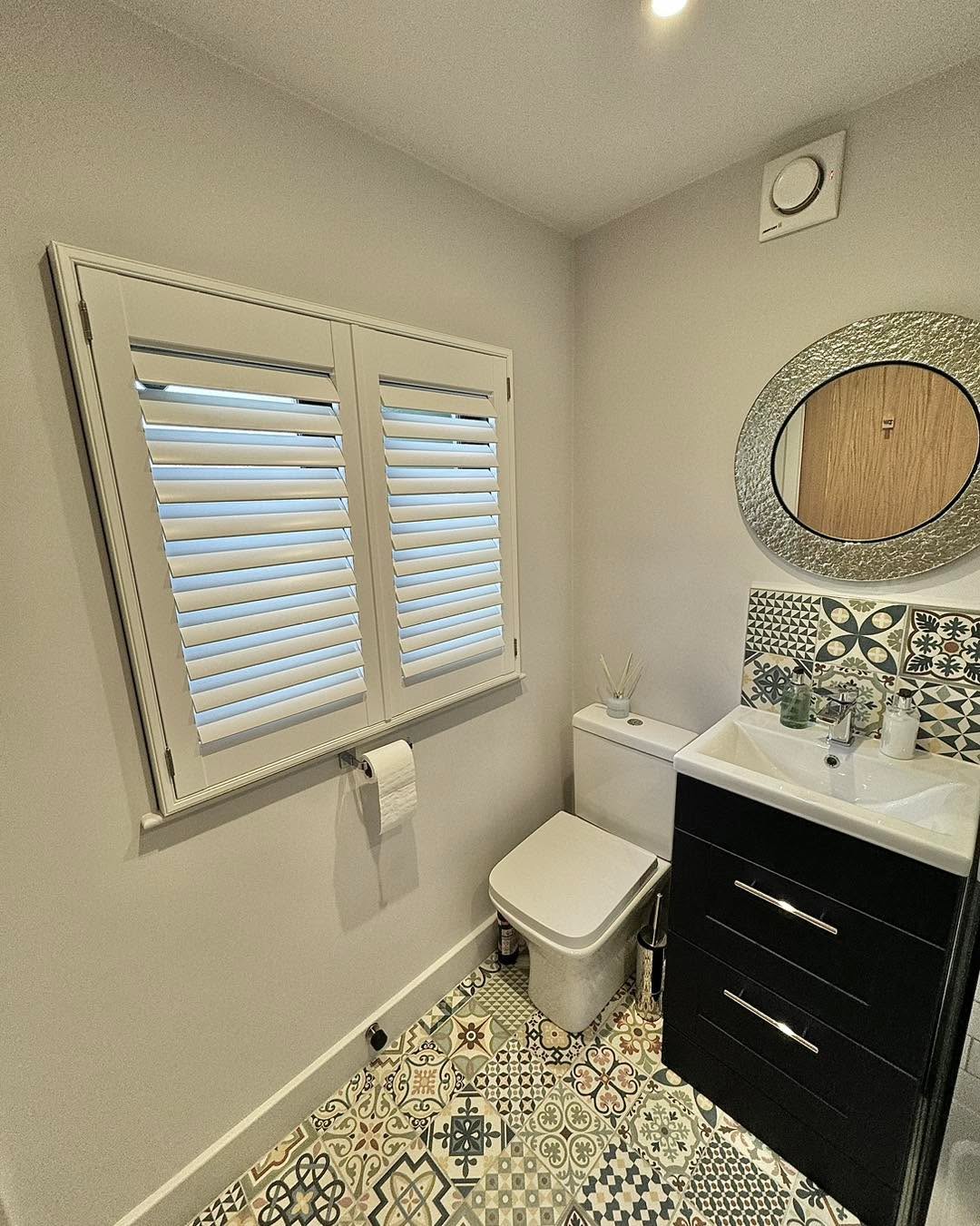 The ultimate garden/games room finished off with Pure White Shutters.
With Tracked Shutters on the doors to allow the panels to pull and stack on the right.
#gamesroom #gardenrooms #shutters #blinds #pooltable