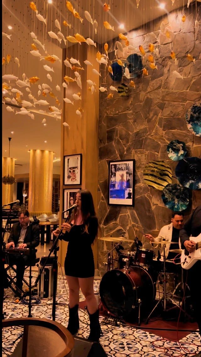 Some people want it all, but I don’t want nothing at all if it ain’t you 🎶
.
.
.
#rutavidband #ensenada #musicaenvivo #party #fiesta #valledeguadalupe #tijuana #música #grupoversátil