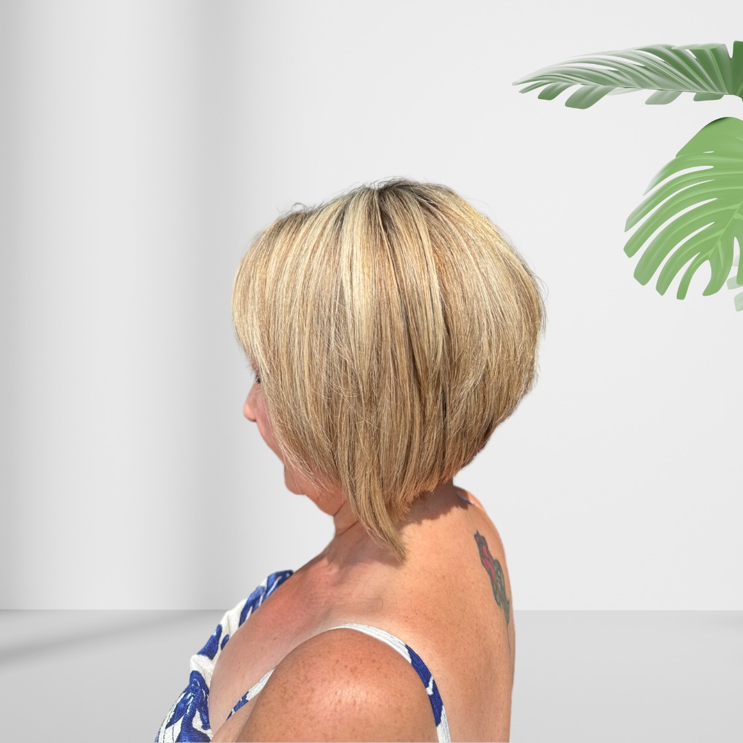 🤩 Bringing the best of both worlds, sleek style and dimensional colour!✨This chic bob paired with subtle highlights adds depth and movement for a fresh, modern look. The highlighted bob is always in style! 💇♀️
#MarkJamesHair #HighlightedBob #ChicAndModern #HairInspo #BobWithHighlights
