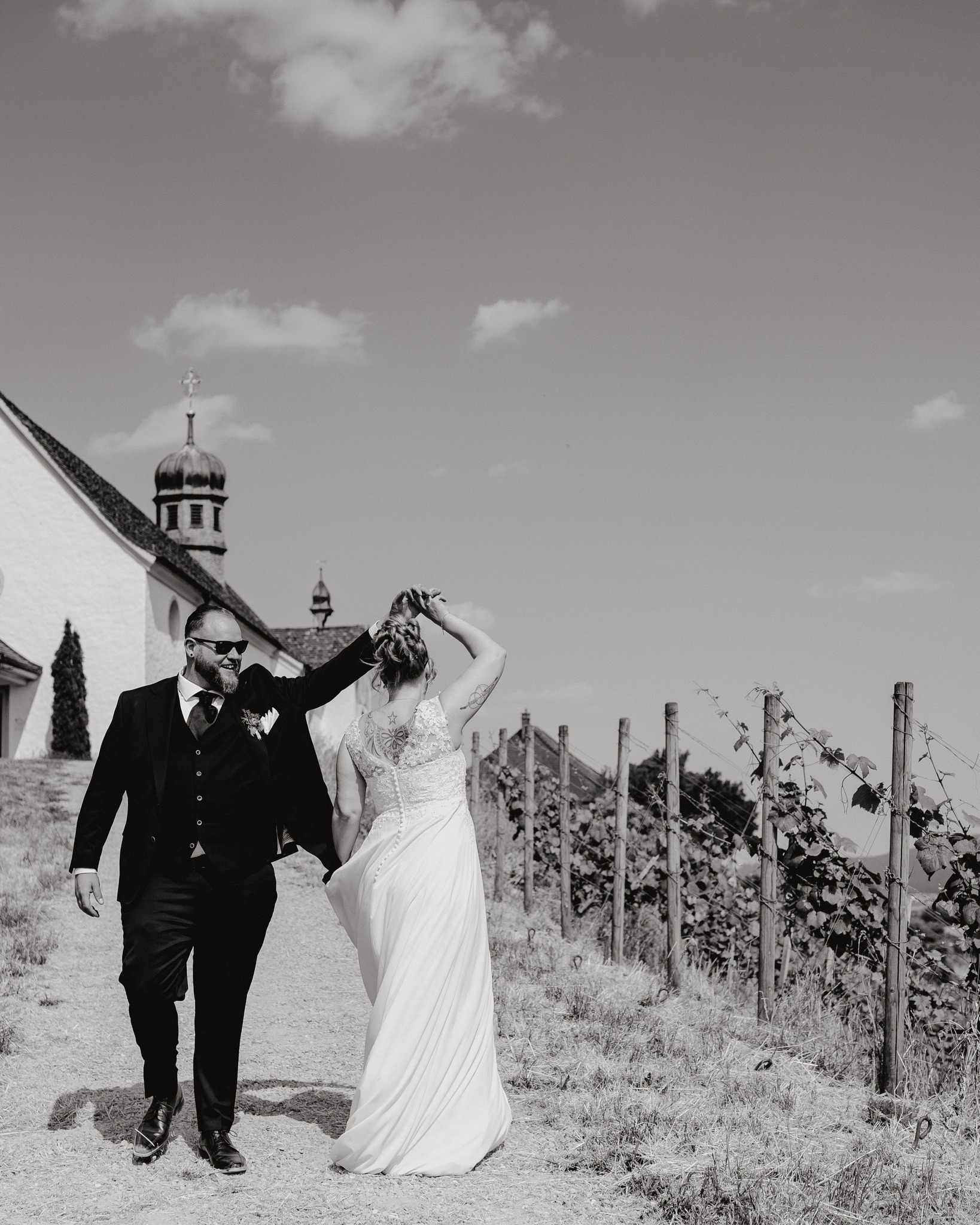 🤍 Chiara & Floriano 🤍
Oberhalb von der Karthause Ittingen steht stolz die Katholische Kirche St. Martin. Hier durfte ich ein mega Brautpaarshooting mit - eins der authentischsten Hochzeitspaare die ich bisher begleiten durfte - fotografieren. Man merkt an der Ausstrahlung der beiden, dass die extrem gut zusammenpassen 😍
▪️▪️▪️▪️▪️▪️▪️▪️▪️▪️
❣️ www.trailsofyourlife.com ❣️
▪️▪️▪️▪️▪️▪️▪️▪️▪️▪️
#weddingphotography #shesaidyes💍 #swissweddingphotographer #hochzeitsfotografieschweiz #hochzeitschweiz2024 #hochzeitschweiz2024 #hochzeitsfotografenschweiz #hochzeitsfotografzürich #hochzeitsfotografwinterthur #fearlessphotographer #luxuriouswedding #swisswedding #weddingphotographerswitzerland #iloveweddings #hochzeitsfotografschweiz #weddingphotoinspiration
#india
#hochzeitsfotografluzern #hochzeitsfotografschaffhausen #WinterthurCity #zurichwedding #zurichweddingphotographer #luzernhochzeit #HochzeitTessin #hochzeitwinterthur #hochzeitsfotografWallis #hochzeitsfotografgraubünden