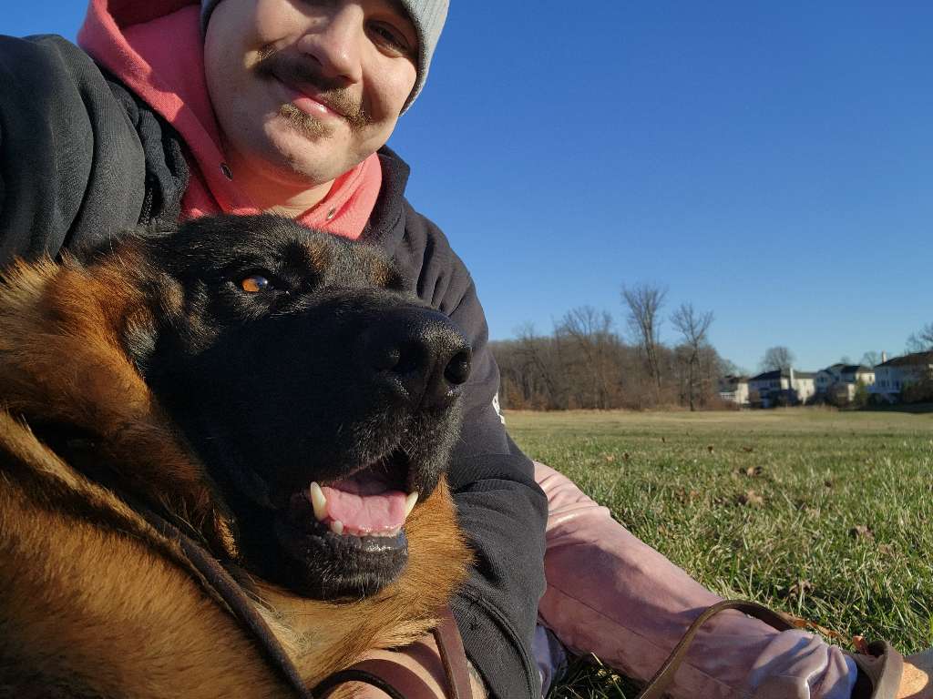 Toby and Pierre have become BFFs and love stopping for a mid-walk cuddle sesh! How cute are they!?
.
.
.
#germanshepherdlove #dogwalkerlife #cuddlesession #petsittingadventures #delawaredogs #manbestfriend #furryfriendship #pawsomecompanions #caninetime #dogsarefamily