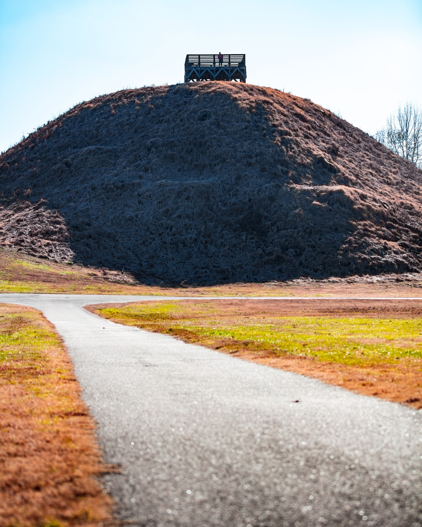 ✨ Renowned for housing the largest Native American Middle Woodland Period mound group in the United States, Pinson Mounds State Archaeological Park is a testament to the richness Tennessee heritage.
One can't help but marvel at the magnificence of Sauls Mound, that holds the secrets of a civilization ingrained in the very fabric of Tennessee's soil.
Are you ready to hit play on exploring the past from new angels? Reach out to Tennessee Drone Services today to arrange your photographic expedition of your favorite Tennessee State Parks
#TennesseeDroneServices #PinsonMounds #Exploration #UnveilingHistory #ProfessionalServices #drones #marketingdigital #HistoricSites #tourism #landmark