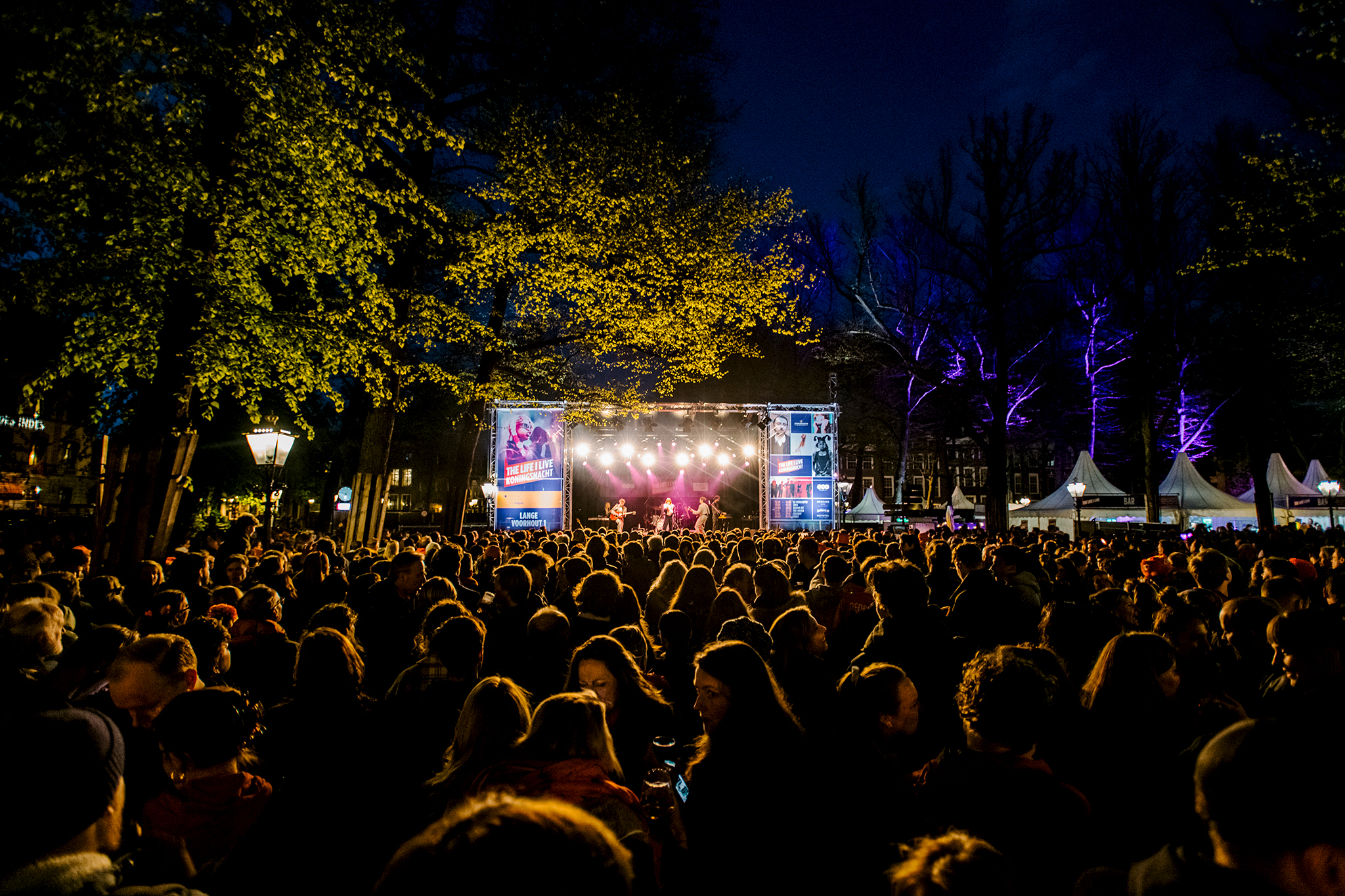 Vorige week vierden jullie ouderwets Koningsnacht bij THE LIFE I LIVE, en wat zagen jullie er schitterend uit! We organiseren dit festival juist voor die blije gezichten, om ons samen te brengen rond muziek en liefde. Ben je benieuwd of onze camera's jou hebben gespot? Check hier de foto's en tag je vrienden!
📸 @theparcifal