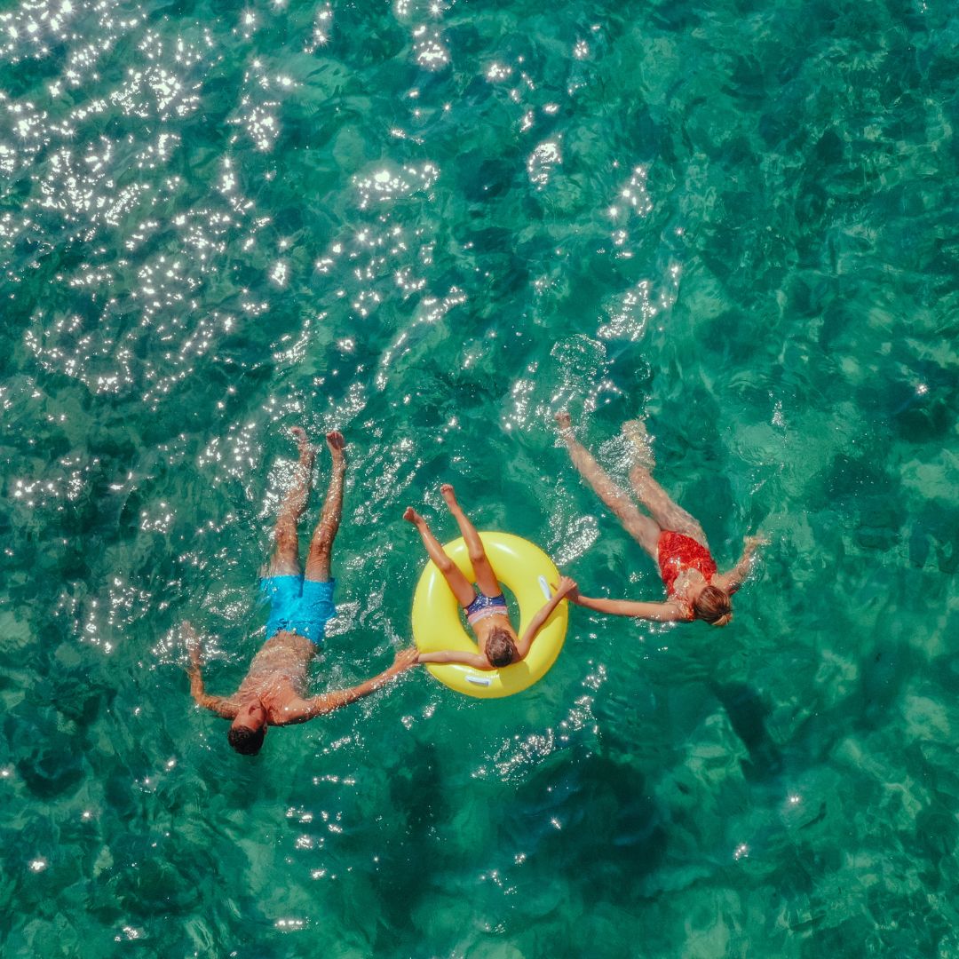 🏡✨ Dias inesquecíveis em Ilhabela! 🌊☀️
Imagine-se aqui, vivendo momentos incríveis com a família em uma casa espaçosa, confortável e pertinho da Praia da Feiticeira. 🏖️💙
Nossa casa Lehua Feiticeira acomoda até 16 pessoas e tem tudo para você relaxar: piscina, churrasqueira e uma localização privilegiada!
📅 As reservas já estão abertas! Garanta sua estadia e aproveite o melhor de Ilhabela com quem você ama. reservas online www.casaslehua.com.br ou whatsapp 11 95069-3111
💌 Fale com a gente e reserve agora! #FériasEmFamília #Ilhabela #PraiaDaFeiticeira #CasaDeTemporada