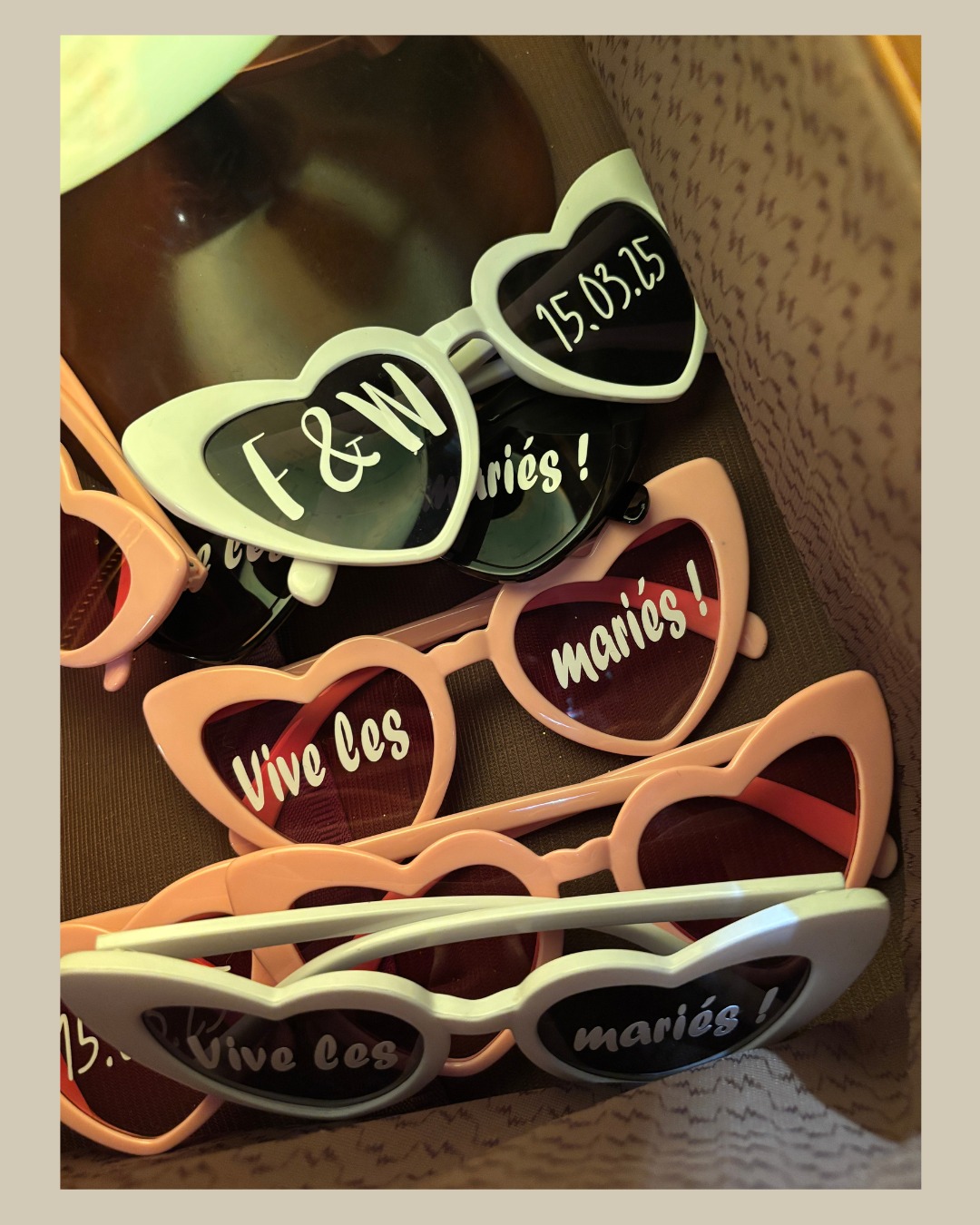 📸 PHOTOBOOTH 📸
Et si vous personnalisiez vos accessoires ?
J'adore l'idée !
#photobooth #photomaton #accessoirephotobooth #mariage2025 #vivelesmariés #mariage #animation #lunettecoeurs #hérault #gard