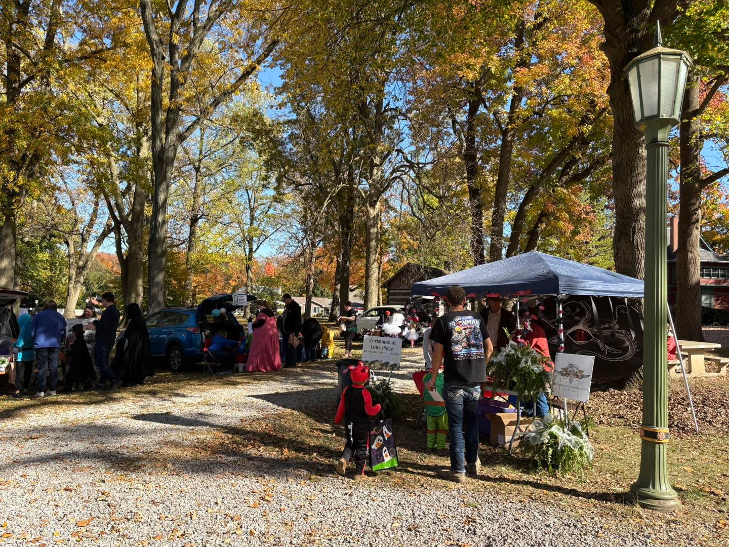 Happy Halloween! 🎃 We had a fabulous turn out for our first trunk or treat this past Sunday! We look forward to this becoming a yearly tradition! If you weren’t able to make it this year, be sure to come next year!
A huge thank you to our sponsors Wabash College, Tri-County Bank & Trust, Hoosier Heartland State Bank, Kiwanis Club of Crawfordsville, The Hemmerlein Family and Premier Sign Group! 💛