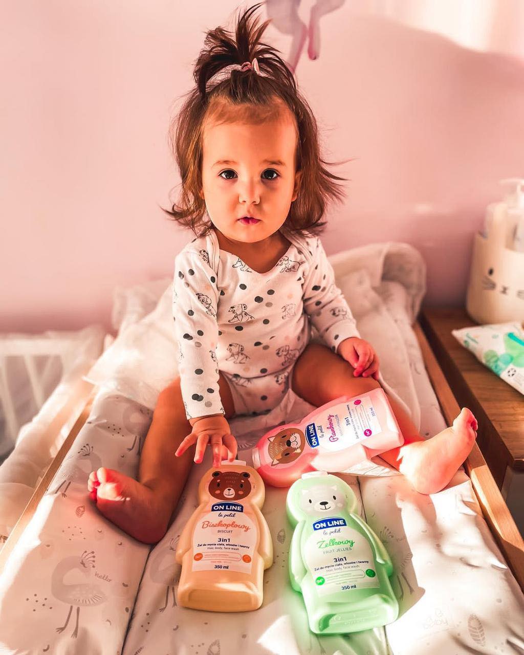 Routine du bain ? 🛁✨
Ces merveilles sont de la pure joie !
On Line le petit – pour les cheveux, le corps et le visage – sans larmes 😢 et sans pleurs 🙅♀️🙅♂️
Parfums doux 🌸, formules délicates 🧴
et des emballages qui feront craquer chaque enfant 👶 (et chaque maman 👩🍼) !
Désormais, le bain n’est plus une corvée 🚫
mais une mini séance de spa ! 💆♂️🧼💖
Maman heureuse 😄, enfant souriant 😁 – le combo parfait ! 🤝
#bébé #bebé #natural #naturalsoap #NaturalBeauty #skin #skincareroutine #pourtoi #fyp #fypシ #fypシ❤️💞❤️