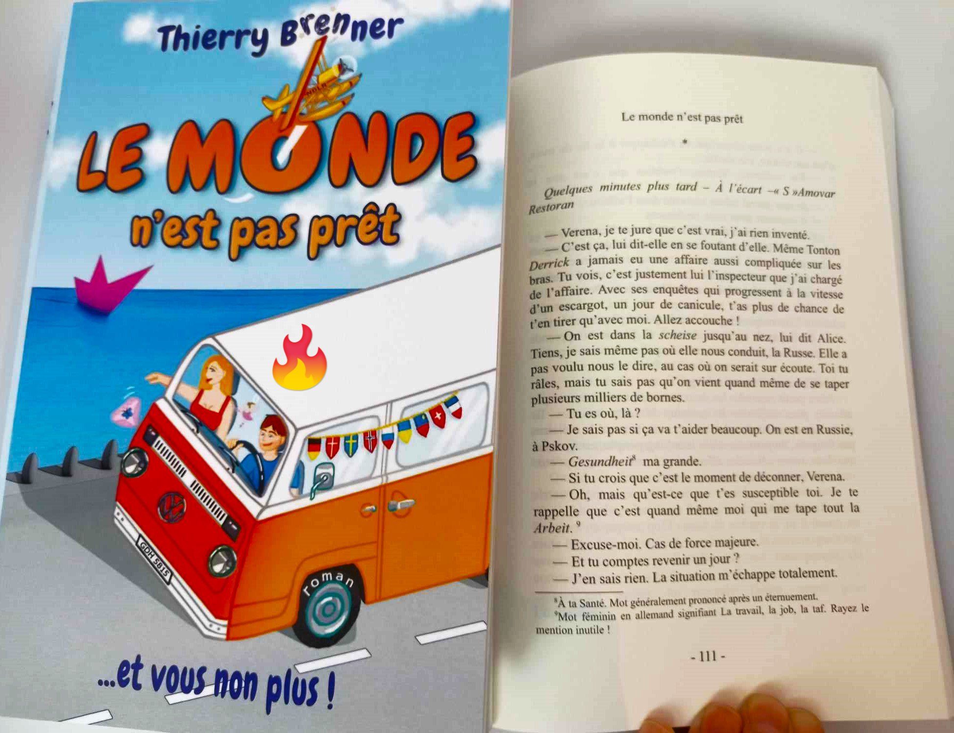 Ce qui se produit quand tu tournes une page du roman "Le Monde n'est pas prêt". Et toi es tu prête à ça ?
#extrait #lemondenestpaspret #deepcomedy #roadtrip #mélangedegenres
thierrybrenner.com
Pitch
Quand Tom croise la pétulante Alice dans les Alpes bavaroises, le coup de foudre est immédiat. À bord de son van orange, il accepte de l'emmener en Norvège, le jour même où son frère Peter doit être libéré de prison. Mais voilà, Peter s'évade mystérieusement.
Un journal codé retrouvé dans sa cellule, un coffret aux secrets bien gardés, un savant reclus, une équipe de tournage hollywoodienne frappadingue et des mafieux russes plus idiots que dangereux Avec un humour affûté, l’auteur vous embarque dans des situations surréalistes grâce à des punchline et des dialogues savoureux, Le Monde n'est pas prêt est une deep comedy où tous les coups sont permis.
Alors, prêt pour le voyage ?