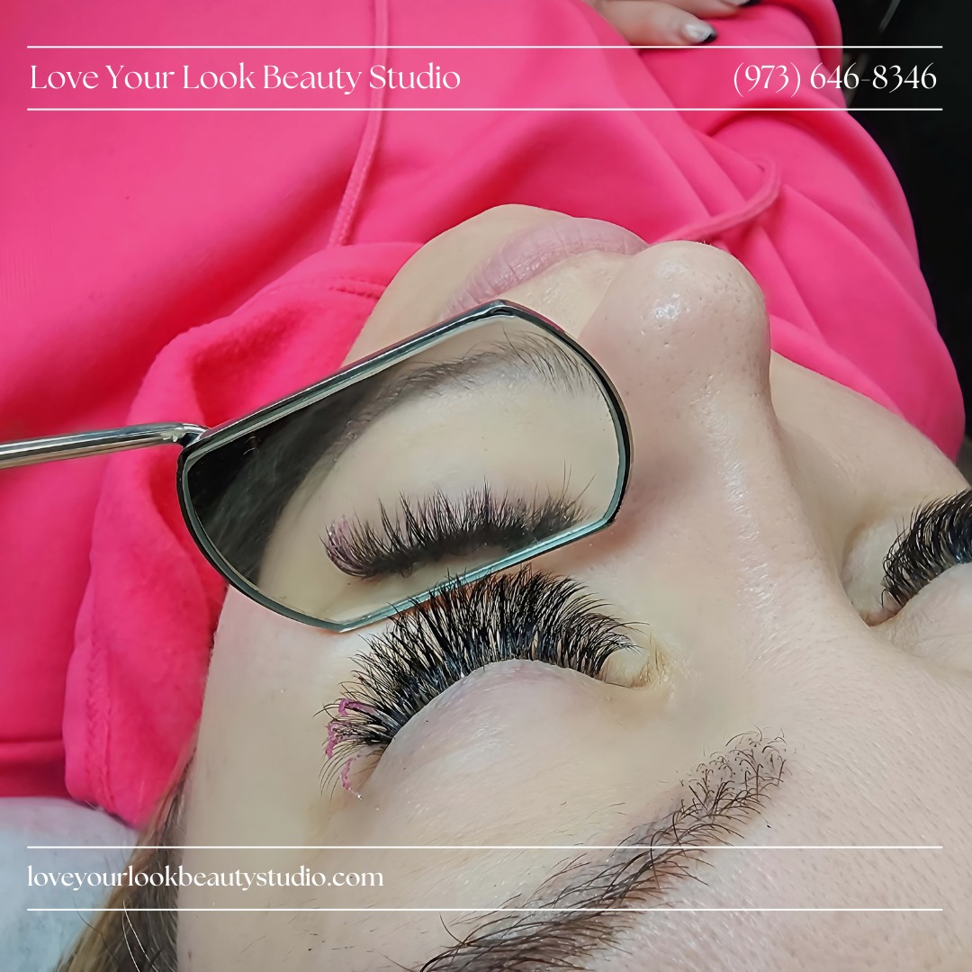 Still feeling the love with these pretty pink accent lashes! It's never too late to celebrate Valentine's Day 💕
:By Kara
#LashLove #LoveYourLookValentine #HappyValentinesDay #GalentinesDay #VdayLashes #PinkLashes #LashExtensions #LoveYourLook #NJLashes #HappyVday #NewJerseyLashStudio #LashStudio #EyelashExtensions #NewJersey #NJ #Beauty #NJBeauty #BergenCounty #PassaicCounty #Lash