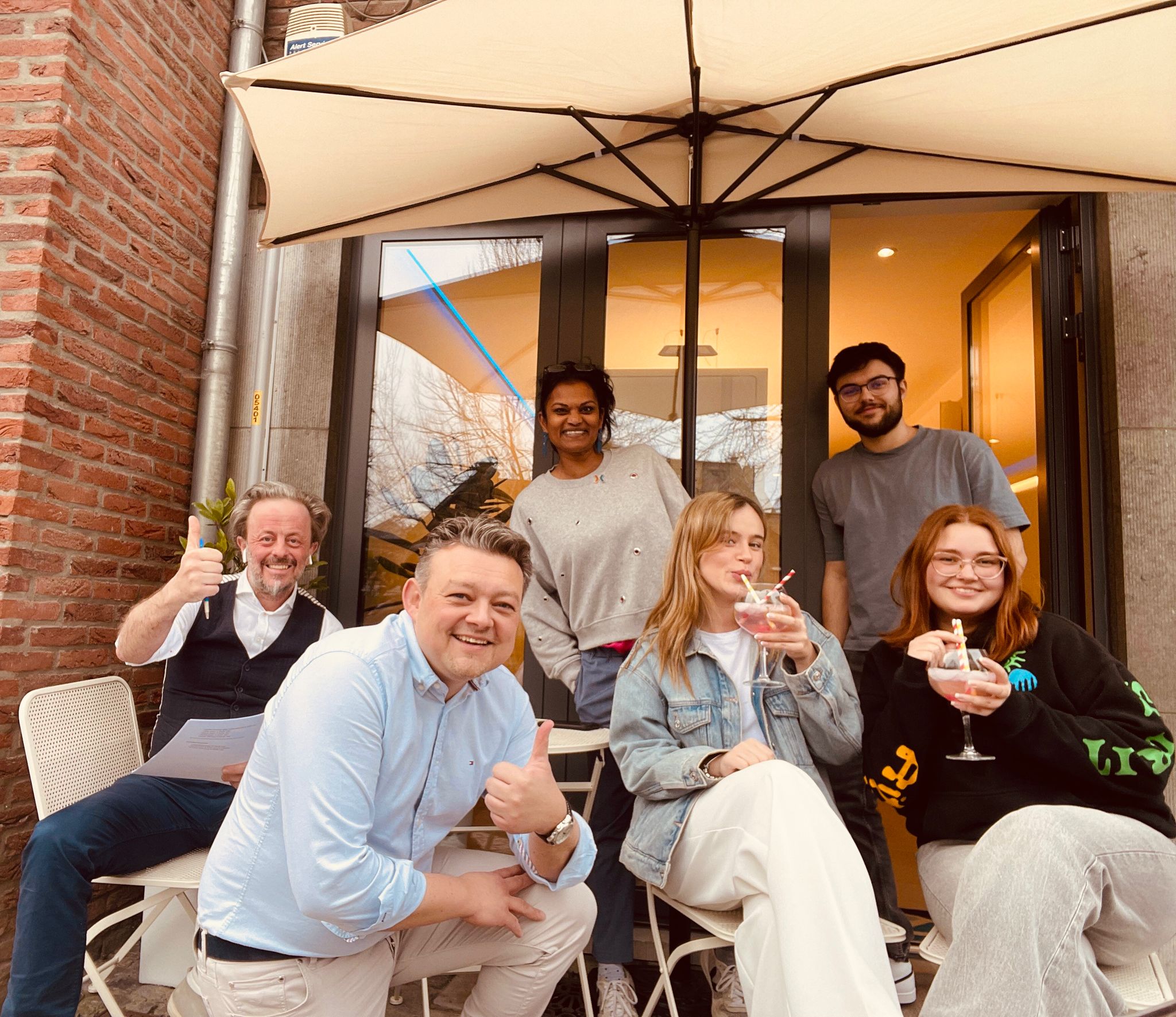 We wensen onze 2 top-stagiaires van @hasp_o_centrum heel veel succes in hun verdere studiekeuze en toekomstige carrière! 😊✨
Elana en Manon, jullie gaan dat super doen! ❤️