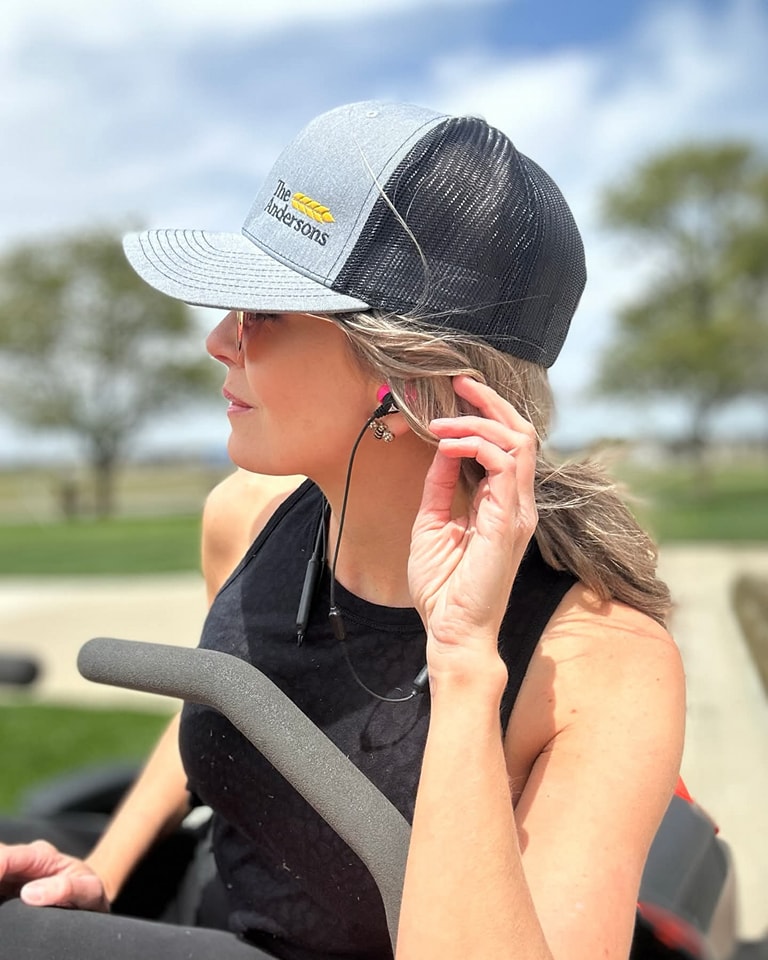 Spring has sprung! โ๏ธ It's time to break out the mower and get to work. ๐ช
๐ธ: onlylawnsqueen (IG)