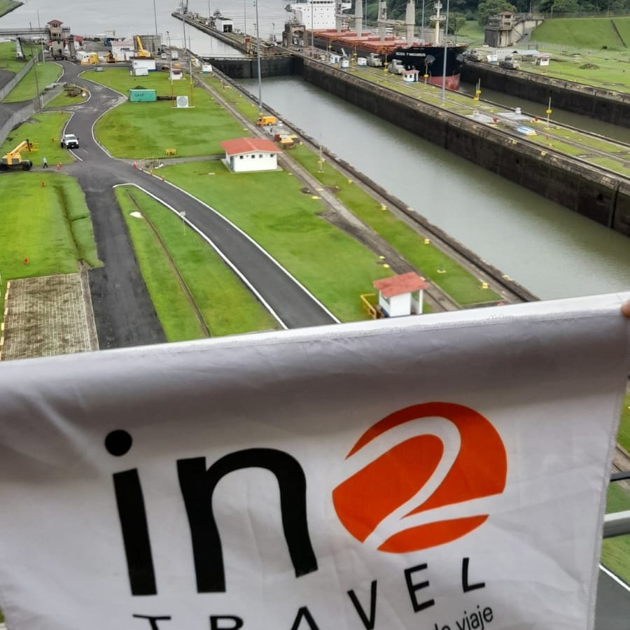 Curiosidad sobre en Canal de Panamá.
En la zona de las esclusas lo barcos no navegan; son impulsados por locomotoras. Las embarcaciones de mayor anchura autorizadas a cruzar el canal son desplazadas muy cerca de los bordes del mismo.
#diseñodeexperiencias #12años #agenciaboutique #pasionporlosviajes #in2travel #travelling