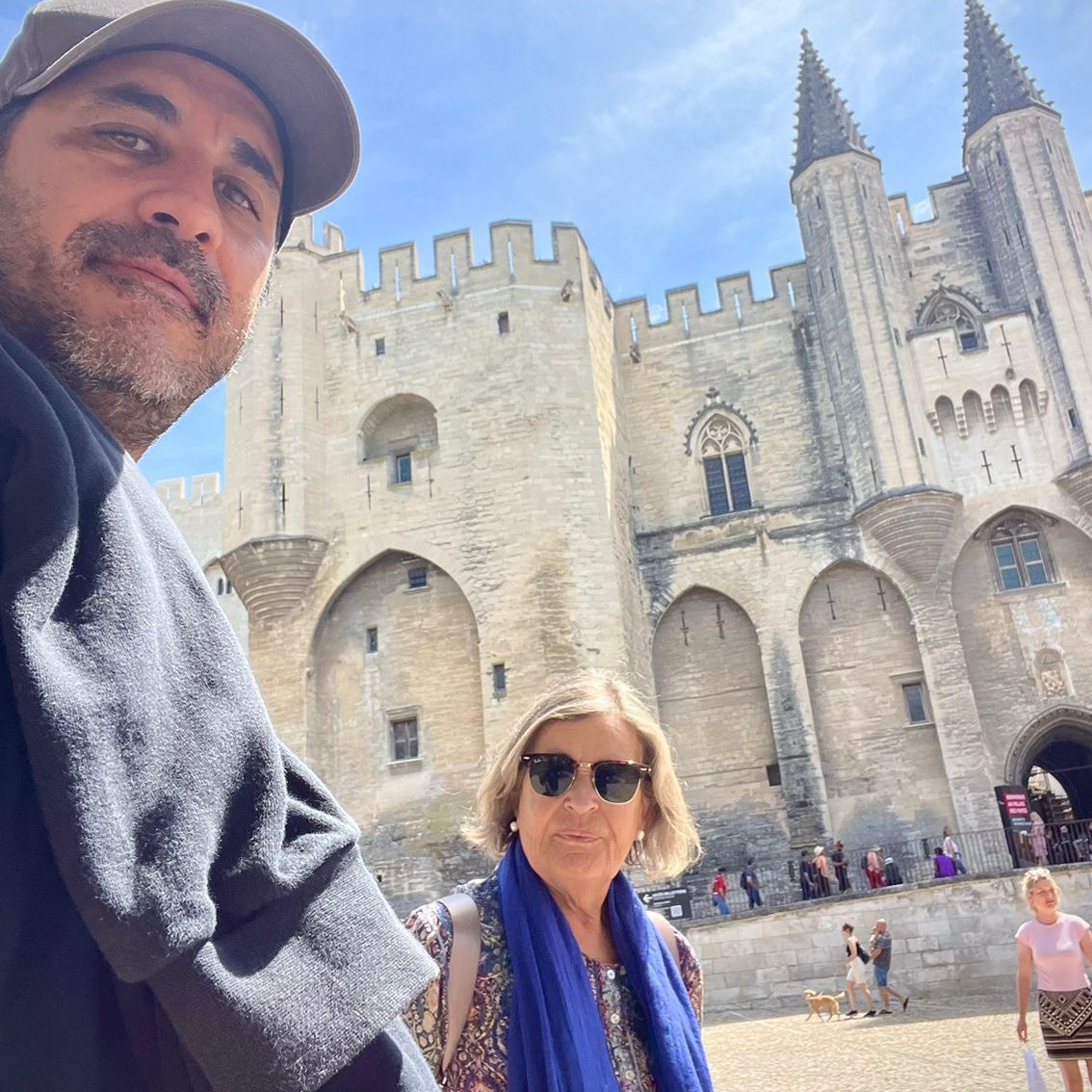 Paxs. in2travel viajando por Francia.
El diseño de esta experiencia fue todo un desafío. Nos solicitaron poder recorrer París y alrededores ✈🇫🇷🇫🇷🇫🇷 pero sin tener que "estar corriendo". Luego de reunirnos en un par de oportunidades, logramos armar un itinerario que consideraba: Paris, Saint Michael y Avignon.
Sabías que un viaje comienza desde el momento en que estás pensando en viajar?.
Llámanos y conversemos,
+56 9 661840992
#in2travel #diseñodeexperienciasdeviaje #13años #provence #agenciaboutique