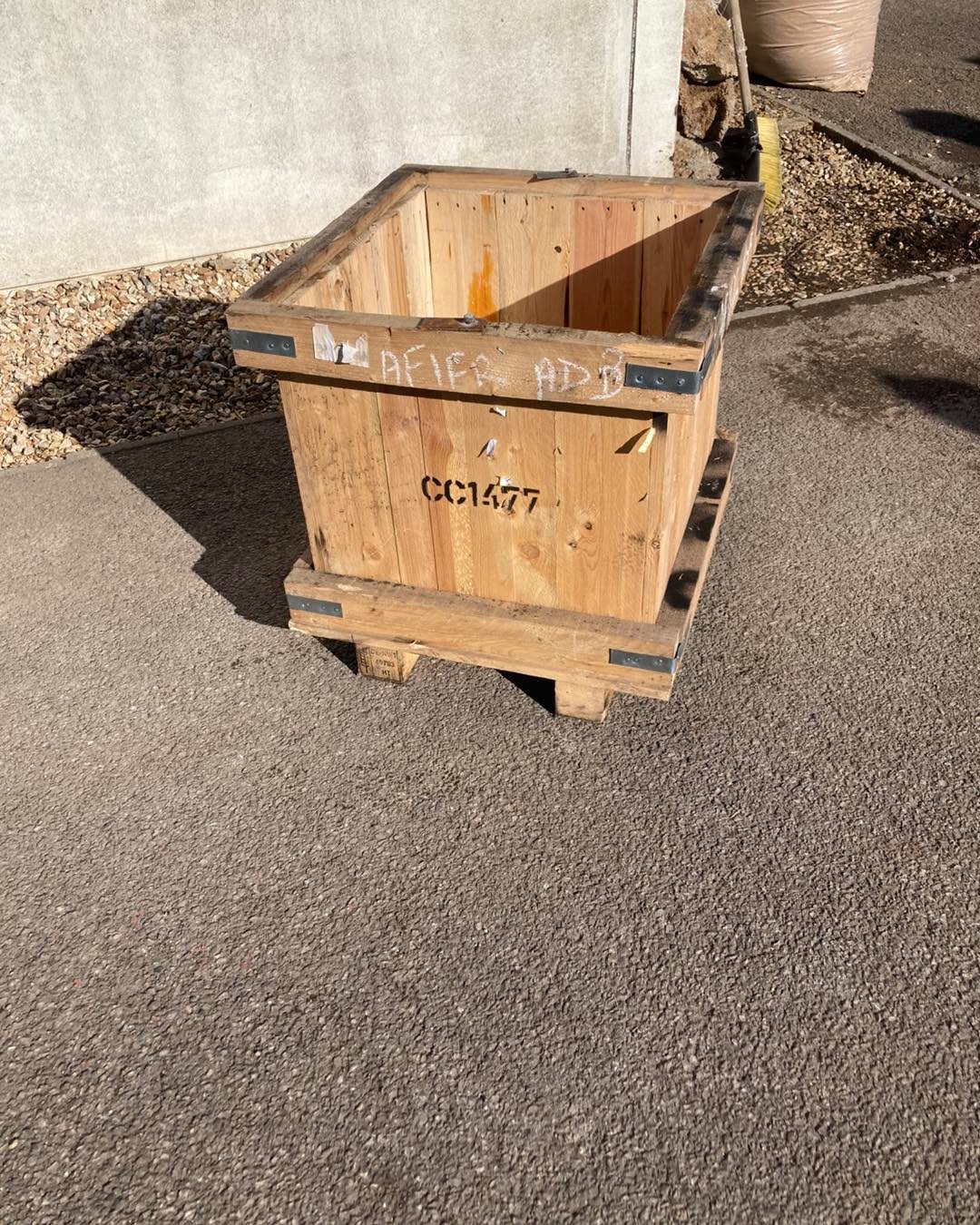 Crates are back in stock. Great for cheap planters or garden/garage storage. £15 a box.
#shoplocal #reclaimed #garden #diyprojects #planter #planters #reclaimedwood