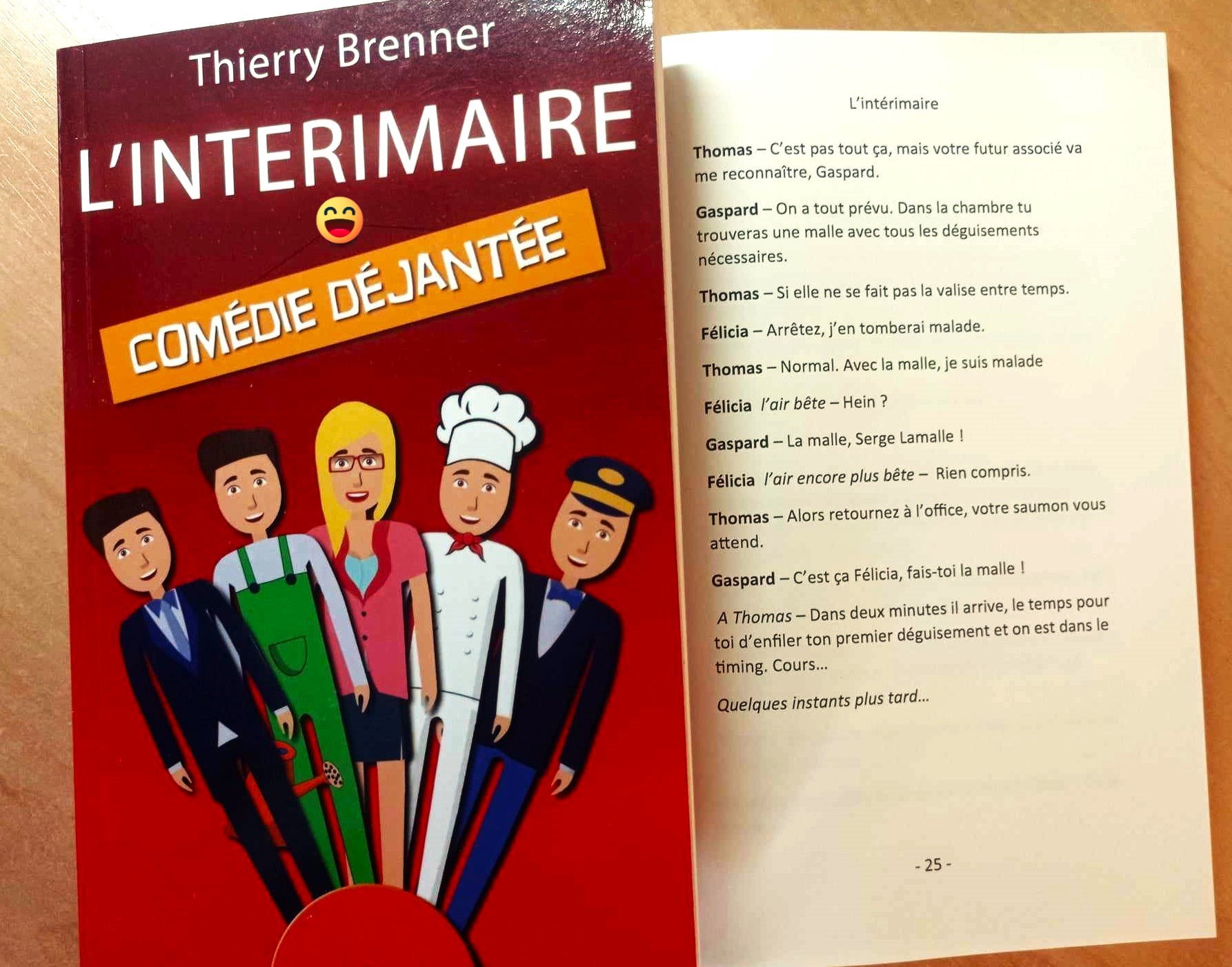 Ce qui se produit quand tu ouvres une page de ma comédie théâtrale disjonctée. Tu en veux d'autres ? #extraitroman #linterimaire #comedie #theatrale #humourdemerde thierrybrenner.com
Le Pitch
Quand Thomas, jeune comédien au chômage, est embauché par un couple de bourgeois fauchés pour jouer les domestiques, il pense avoir décroché un rôle facile. Mais entre jardinage, cuisine, secrétariat, domestique et chauffeur improvisé, la supercherie tourne vite au cauchemar… surtout quand une ex envahissante de son patron fait son entrée, et apparaissent des tableaux compromettants et un associé suspicieux qui viennent semer le chaos.
Mélange explosif entre l'univers de Feydeau, De Funès et l'esprit du « Père Noël est une ordure », L'Intérimaire est une farce burlesque où quiproquos, personnages loufoques et répliques cinglantes s’enchaînent à un rythme effréné.
Délirant, absurde et irrésistiblement drôle, ce roman est une pièce de théâtre en roue libre… Attachez vos ceintures, ça va secouer !