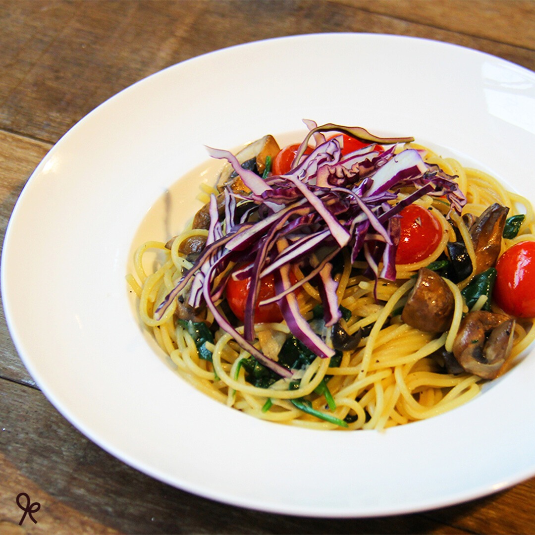 🍽️ This week's special set menu: Vegetarian Aglio Olio. Check out our weekly rotation of special dishes, exclusively available at Knots Pasir Panjang! Set menu is inclusive of 1 Main, drink and ice cream.
🍃 Explore our veg options at our cafe, we've got something for everyone!
Available for a limited time only till 31 Dec 2024. Gather your friends and loved ones, let’s make this week extra special! ❤️