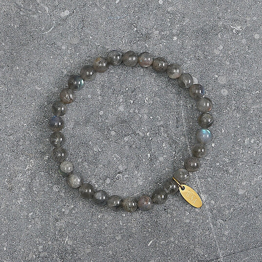 Is Labradorite named after the Aurora Borealis?
Well... According to legend, a native Canadian ancestor broke the rocks in Labrador. The Northern Lights were set free. The remaining lights got trapped in the stone: Labradorite. 💎
You can find Labradorite in Canada, Madagascar, the USA, Russia, Finland, and many other places.
In Finland, they call this stone "Spectrolite" because it shows every color in the light spectrum!
#Labradorite #NorthernLights #AuroraBorealis #MagicStone #CrystalHealing #Gemstones #Spectrolite #CrystalLovers #dutchbrand #dutchdesign #gemstonebracelet #gemstonejewels
