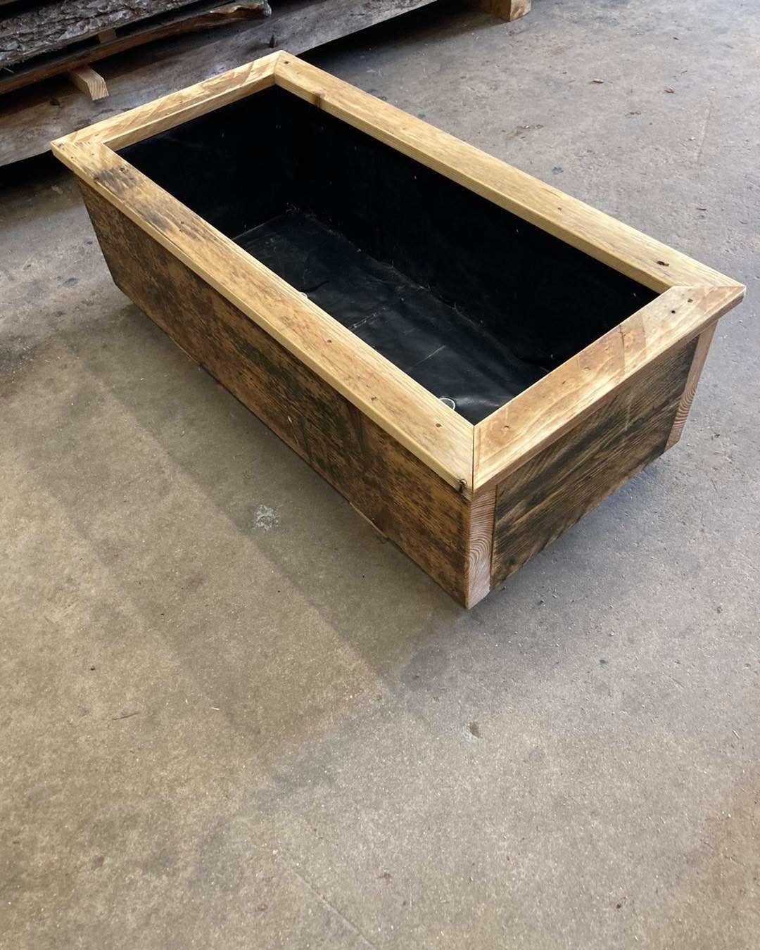 Spring is here and so are our planters, they’d look even better with some plants in! Currently £50 for the large ones. Lined and oiled with drainage.
#spring #GardenInspiration #garden #garden #planters #gardenplanters #reclaimedwood