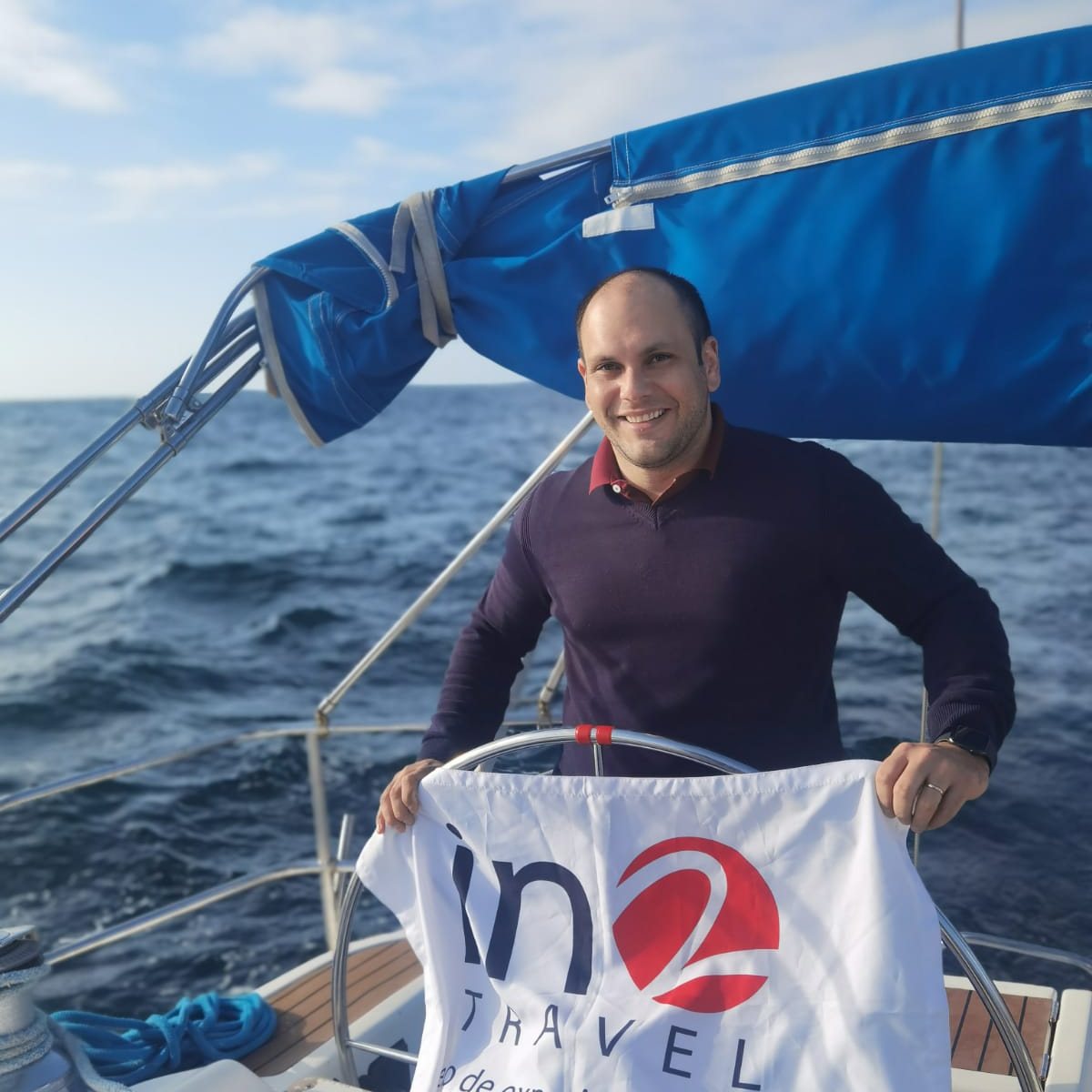 Quieres saber quiénes somo en in2travel?
Somos un grupo de jóvenes profesionales que sienten una real pasión por los viajes y el diseño de experiencias únicas a la medida de nuestros clientes.
Dado que nos encanta lo que hacemos y teniendo experiencia en los destinos que trabajamos, nuestras recomendaciones vienen de primera mano.
Al momento de planear un viaje todos los destinos están tras la pantalla de tu computador, pero suele ser confuso por el rebalse de información. En IN2TRAVEL ya pasamos por eso y te facilitamos la búsqueda.
Conocemos bien Chile y el mundo y nos encantaría transformar tus sueños y dudas, en tu ruta de viaje.