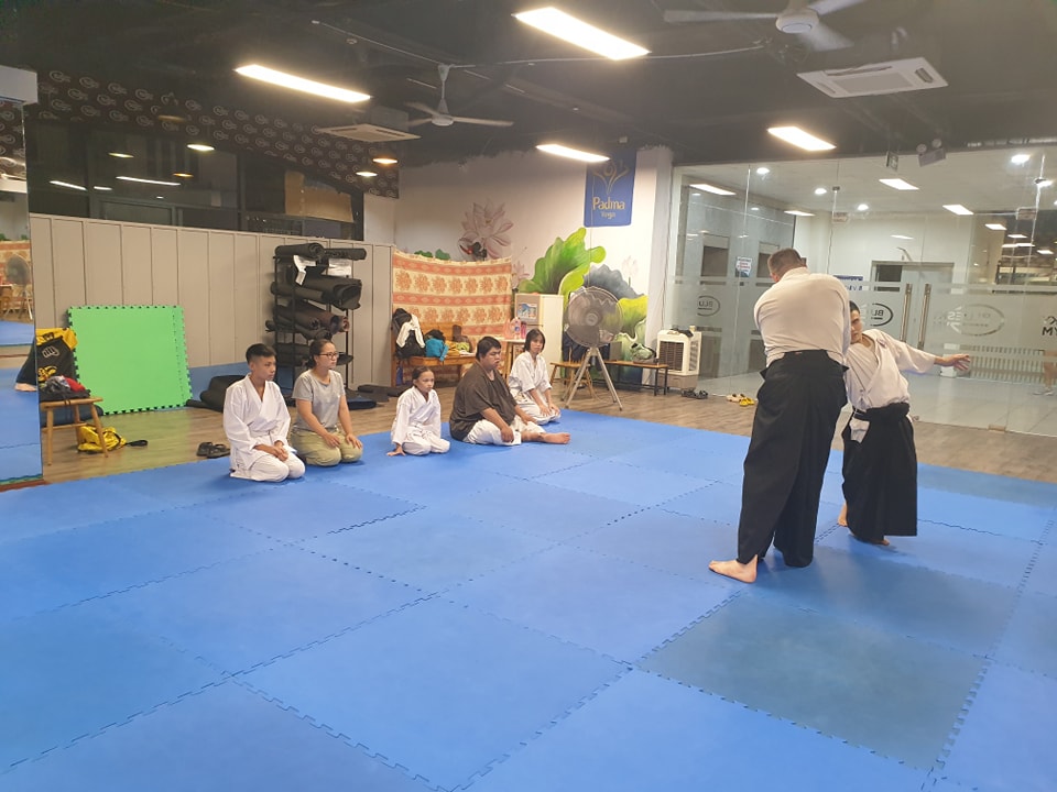 Be all in or get all out, there's no halfway
Busetsukan Aikido Iaido Jodo
Mondays 20-21.30 Iaido and Jodo
Fridays 20-21.30 Aikido
Saturdays 18-19.30 Aikido
4th Floor 72 Nguyen Chi Thanh
#aikikai #martialartslife #iaijutsu #jojutsu #vietnam #hanoi #jodo #iaido #japanesemartialarts #martialarts #bushido #osensei #ueshibamorihei #ueshiba #aikidoka #aikidoaikikai #aikido #budo