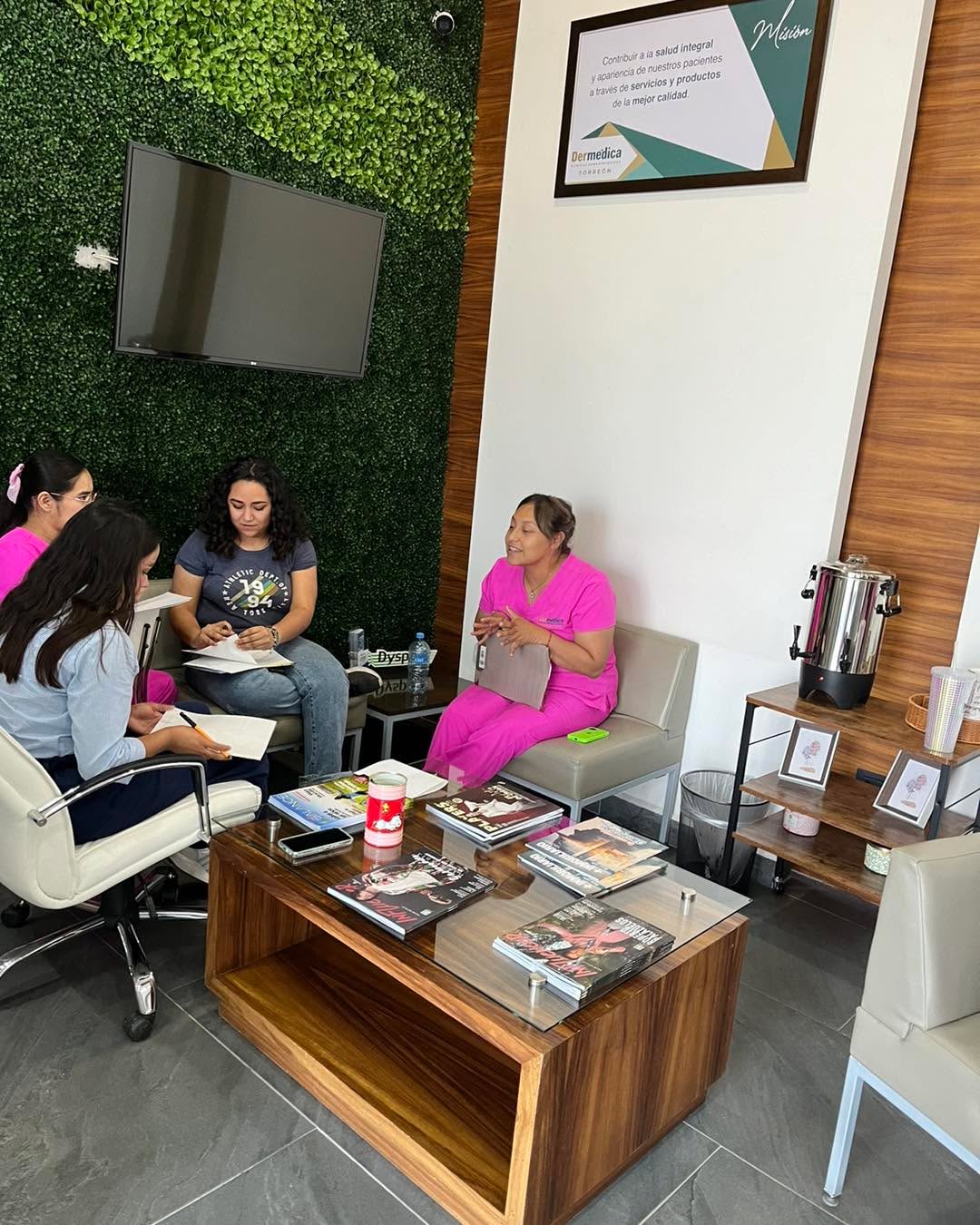 Trabajo en equipo…
Las empresas fomentan la idea de trabajar en equipo y aún mejor, empresas comprometidas que invierten en enseñarle a su equipo como hacerlo mejor… Sin duda Dermédica genera espacios de bienestar y desarrollo. Gracias por su confianza y compromiso 👌
#liderazgo #empresas #bienestar #trabajo en equipo #desarrollo