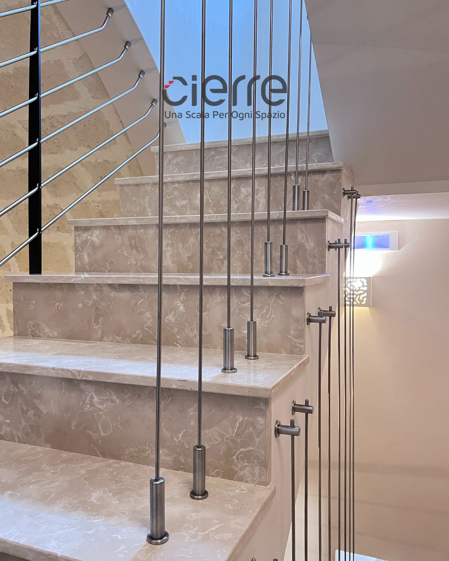 Con le nostre ringhiere, ogni scala può diventare unica! 🌟 Offriamo una vasta gamma di materiali, colori e design per qualsiasi stile. Trasforma la tua scala in muratura in un elemento di design personalizzato che aggiungerà carattere e valore alla tua casa. Scegli la qualità e l'eleganza delle nostre soluzioni per un tocco di originalità senza compromessi. #cierrescale #scaleinlegno #taranto #madeinpuglia #puglia #madeinitaly #scaleinferro #scaladesign #acciaioinox #stairs #scalesumisura #scalechiocciola #ristrutturazione #ristrurrarecasa #ristrutturarefacile #designinterni #ringhiere #scalemuratura