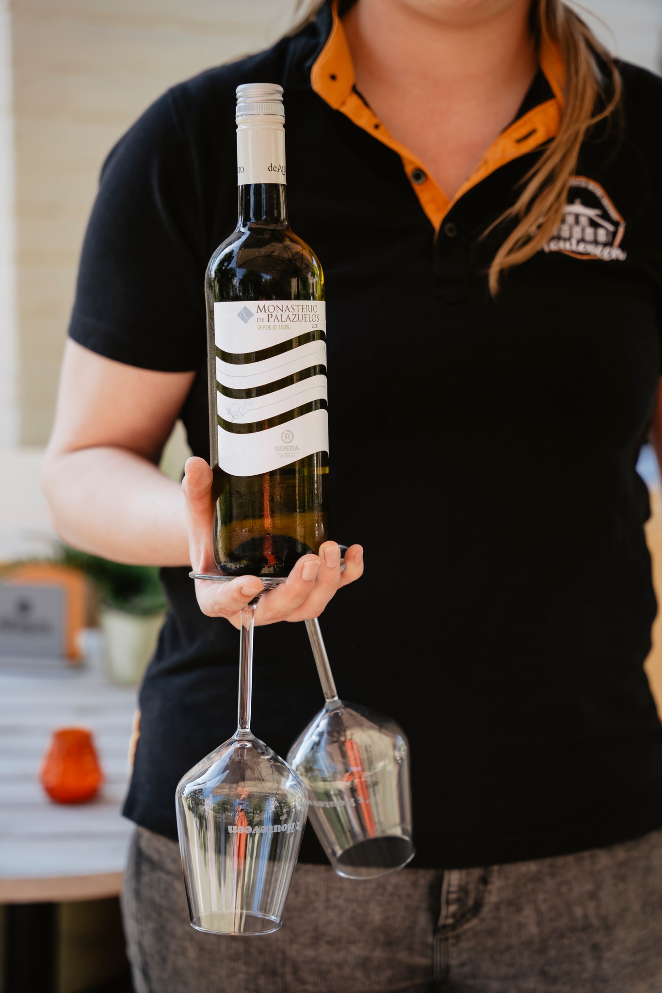 Wat kan Verdejo toch heerlijk zijn! ๐
De Monasterio de Palazuelos Verdejo is een frisse witte wijn met lime zest, appel en een handvol kruiden. Hij past perfect als begeleider bij lichte voor- en hoofdgerechten.
#verdejo #wijntjeerbij #Lichtenfris #hooglanderveen #houteveen