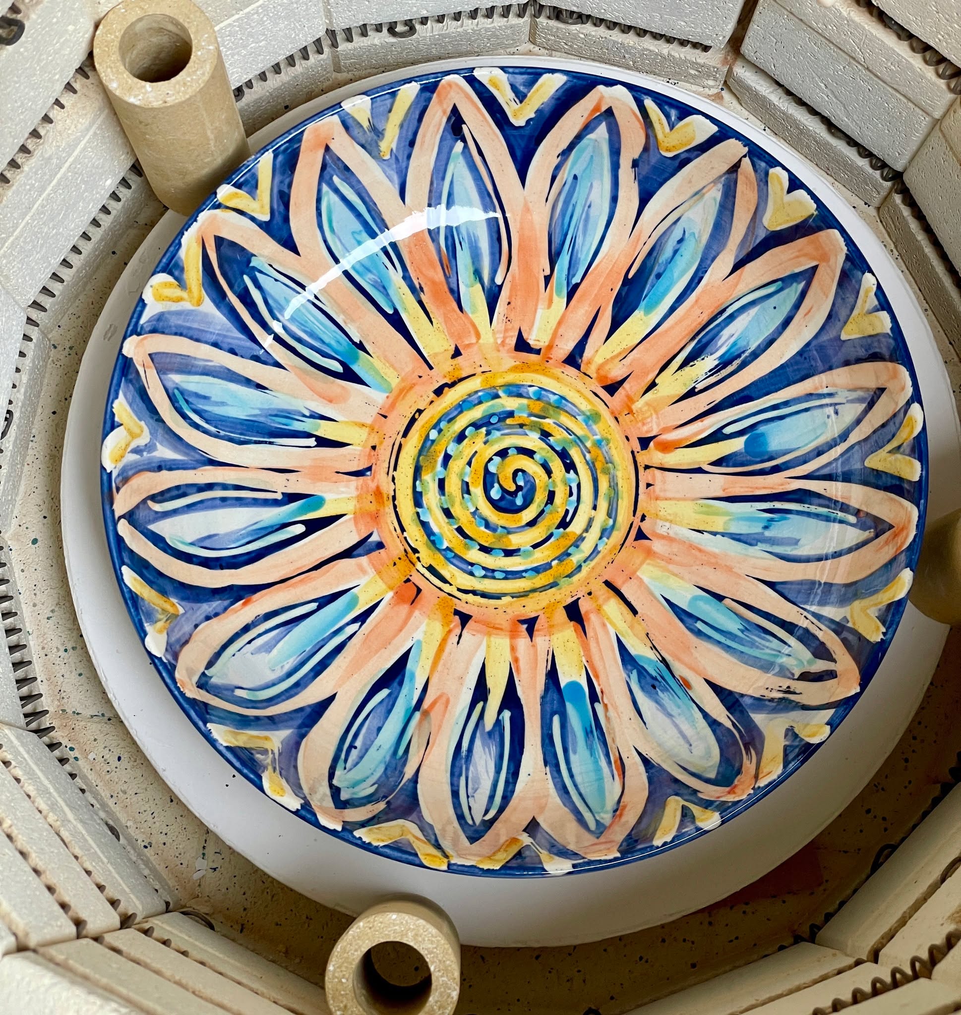 Lots of unique designs available, some slots still available before Christmas!
If you'd like to visit out of hours just message me😊#christmas2024 #ceramics #gifts #christmaspresents