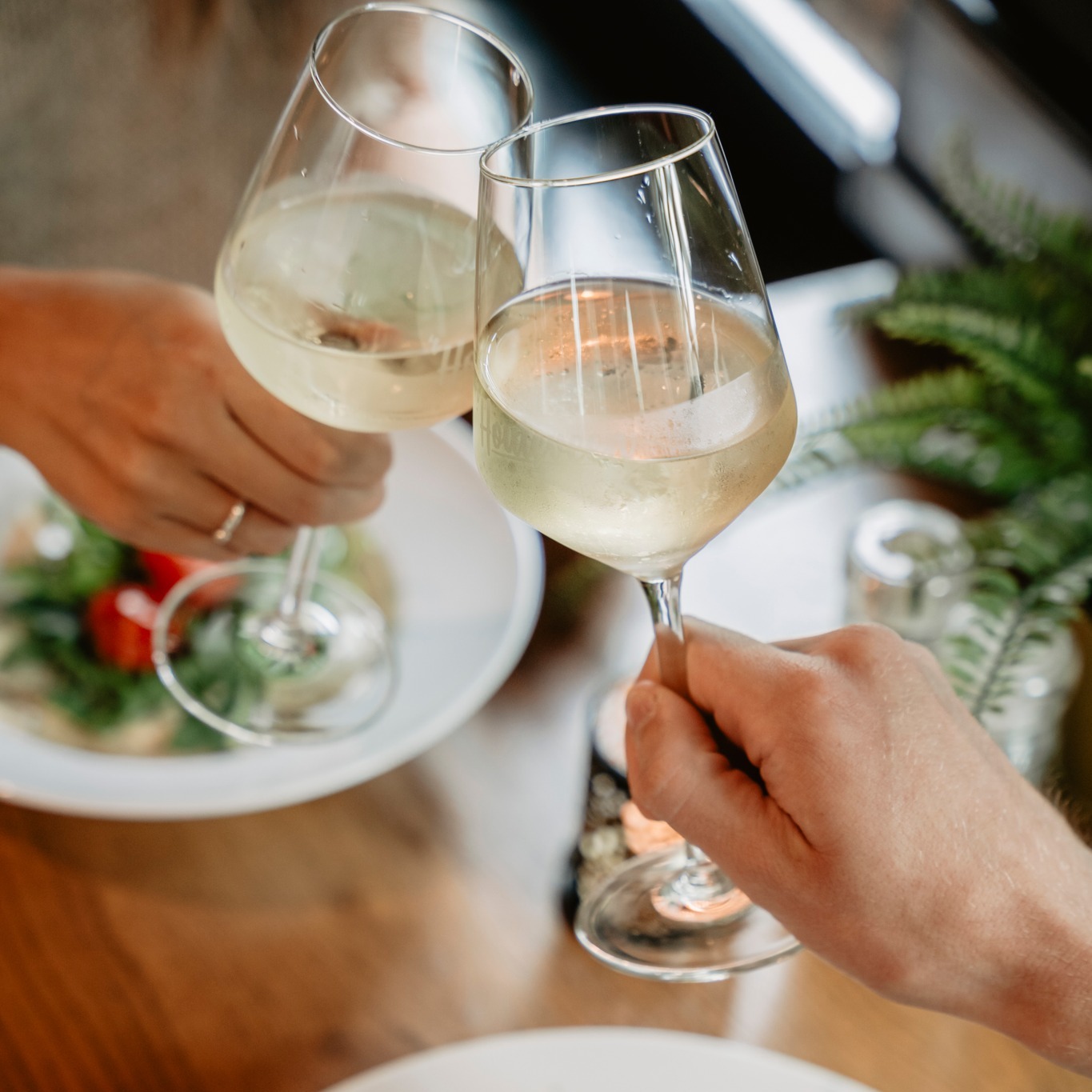 BIJNA WEEKEND!
Kom jij dit weekend ook gezellig borrelen bij ยดt Houteveen?
Met een lekker glas wijn, een speciaalbiertje van de tap en misschien wel met een hapje erbij.. Dat is toch genieten! ๐
#houteveen #hooglanderveen #amersfoort #vathorst #wijn #tapbiertje #borrelplank