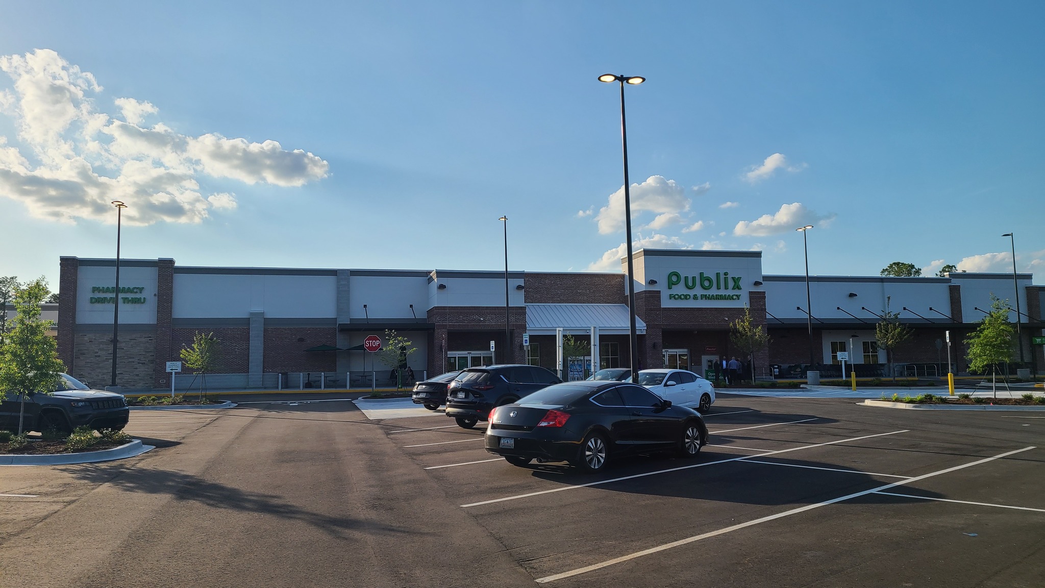 April 30th marks the opening of the Market at Spears Creek Publix, in Columbia, SC.
On the corner of Earth Road and Spears Creek Church Road, the shopping center will be home to a new 47,000 square foot Publix store amongst restaurants and other stores.
Our own Katie Brochard has been running point for the facade design for the Publix Supermarket and inline shops of this project. Katie has worked on a number of Publix & Shops projects during her time at Hiscutt & Associates, Inc.