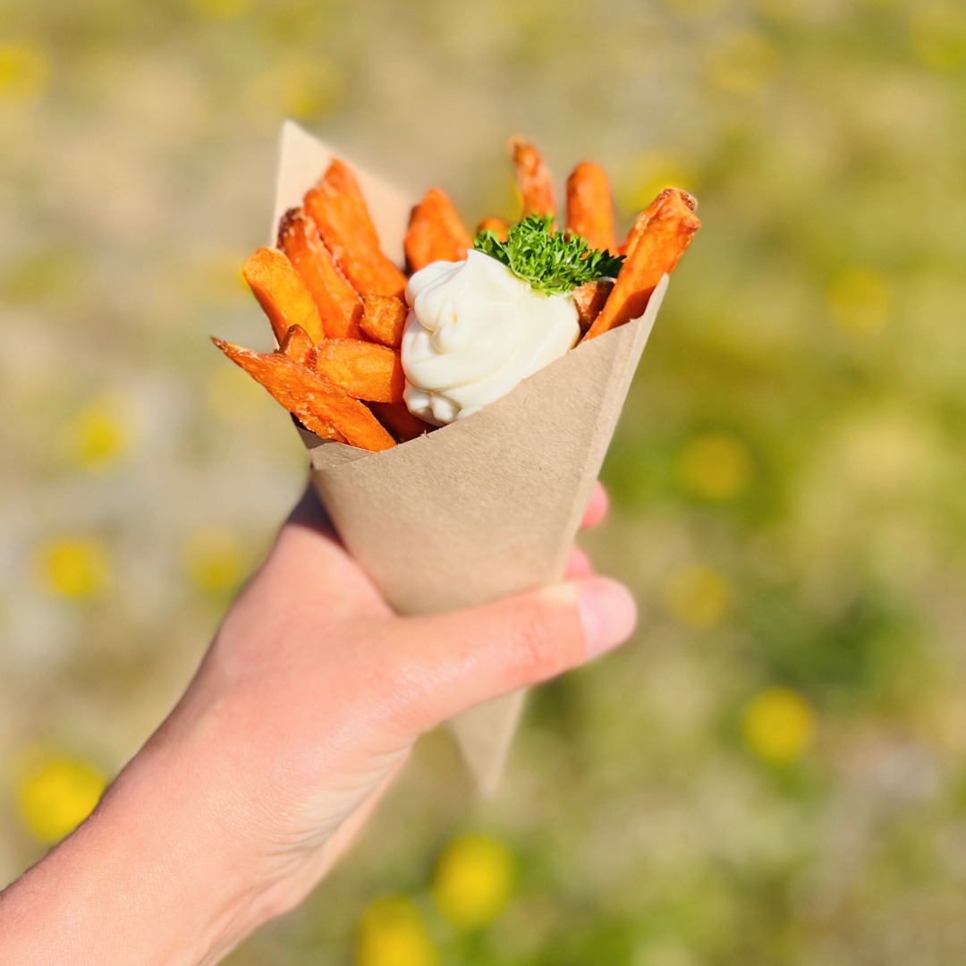 JAMS & GEMS – Wij zijn erbij!
Op 28 en 29 juni zijn we bij het @jamsandgemsfestival in het Klokgebouw, Eindhoven. Scoor je kebabwrap, vegan kapsalon, loempia of zoete aardappelfrietjes – en geniet van muziek, kunst, cultuur en dans.
🎟 Tickets: www.jamsandgems.nl