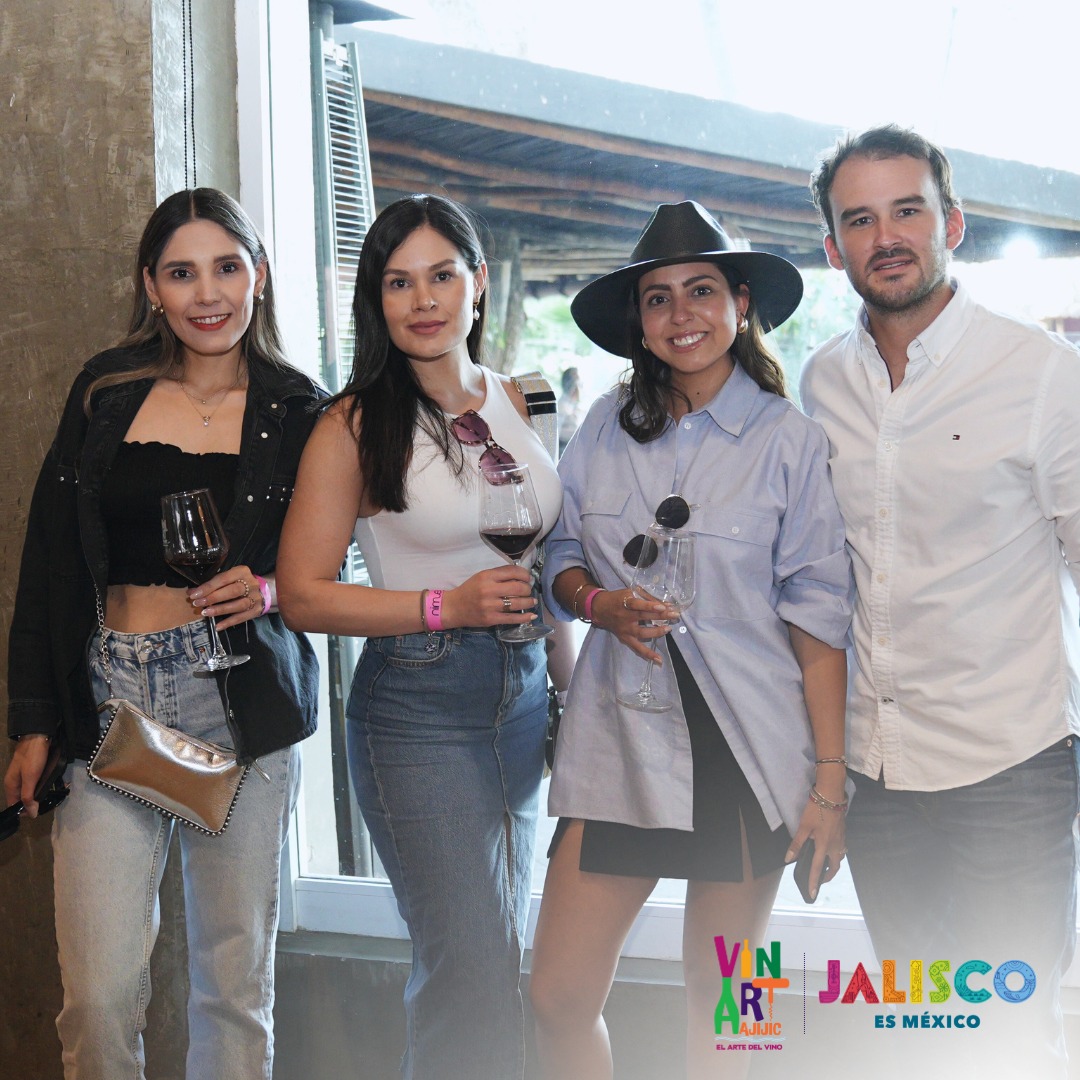 Porque los mejores momentos siempre saben a vino y amistad. 🍷✨
En VinArt, cada brindis es una celebración de la vida, las risas y los sabores que se disfrutan mejor juntos.
📅 24 y 25 de mayo
📍 Paseo de la Huerta #57, Ajijic
🎟️Boletos disponibles a precios de segunda fase https://bit.ly/vinart
Ven con tus personas favoritas y vivan la experiencia completa:
🍷 Catas guiadas · 🎶 Música en vivo · 🌅 Frente al lago
#VinartAjijic #BrindisConAmigos #SaboresQueUnen #VinoMexicano #AjijicEvents