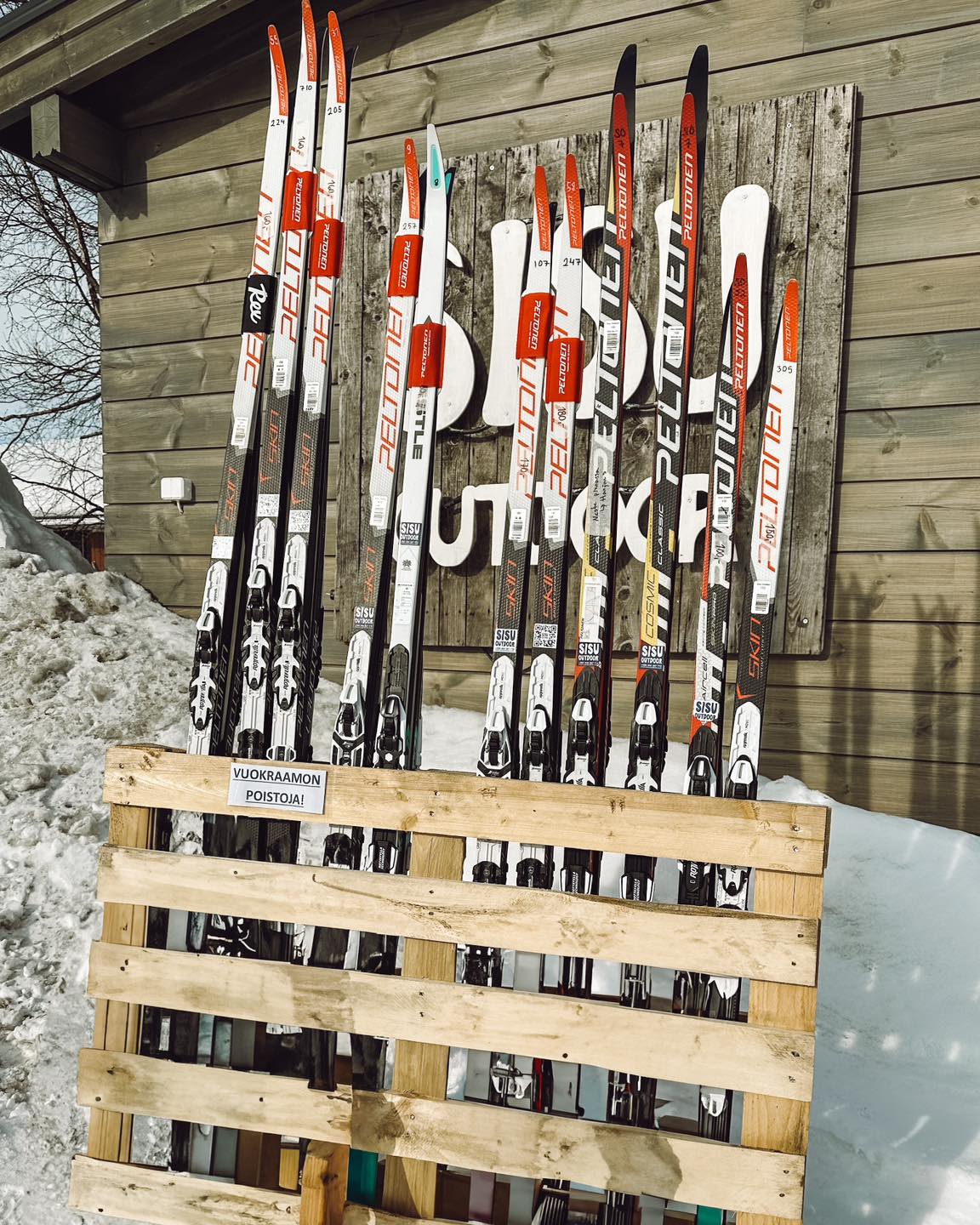 Hiihtokansan unelma!
Nyt lähtee vuokraamon käytetyt hiihtosukset poistohinnoin, alk. 50 €! 💥
✅ Edulliset, hyväkuntoiset sukset
✅ Rajattu erä – nopeimmille parhaat löydöt!
Älä jätä näitä hangille – käy nappaamassa omasi ja suuntaa suoraan ladulle! ⛷️❄️
📍 Tule käymään tai kysy lisää viestillä!
#Hiihto #Sukset #Poistomyynti #Talviurheilu #sisuoutdoor #sisukkaastiseikkaillen #yllas #visityllas