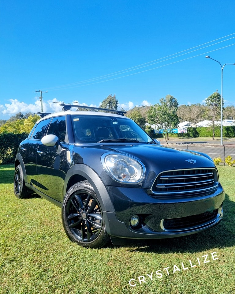 This charming Mini Cooper came to us originally because it had a minor fender bender on the rear passenger door. After discussing options, the customer decided to have us restore the entire car rather than just the door. We faced a real challenge with some severely faded decals on the bonnet, but managed to tackle it. The paint was heavily contaminated and had swirl marks, but we were able to almost completely erase any signs of the damage on the rear door and the decal on the bonnet. Working on black cars is always incredibly satisfying 😍
And here's a tip for you when it comes to decal removal—a little lifehack, if you will. It takes minimal effort and ensures fantastic results. Ready for it? Just give me a call 😜