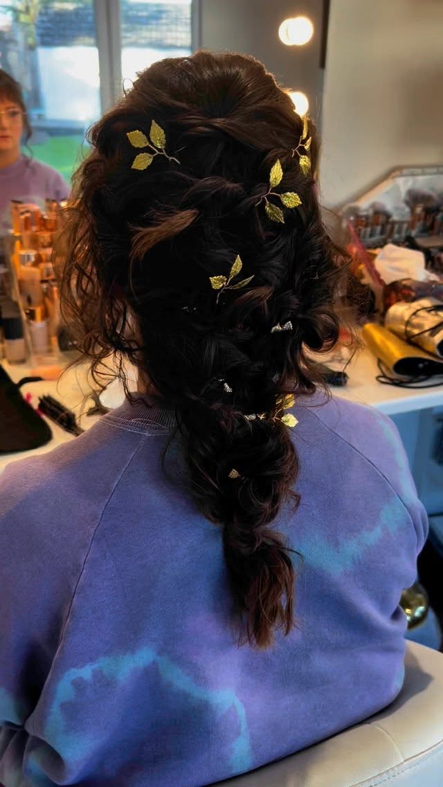 ๐ฟ Inspired by nature and translated into love and beauty๐ฟ
๐Gorgeous Eleanor chose the stunning country location of The Gathering Barn with ancient Yew Trees and stunning landscapes to host her wedding yesterday๐
๐๐ชปFrom trial to wedding, hair & makeup were never going to be conventional and boy did we have fun๐ชป๐
I cannot wait to see the official photographs by @timea.danci.photographer
#mermaidbraid #bridalmermaidbraid #bridalmakeup #bridalhairandmakeupwiltshire #brides_by_nikki #alternativebridalmakeup