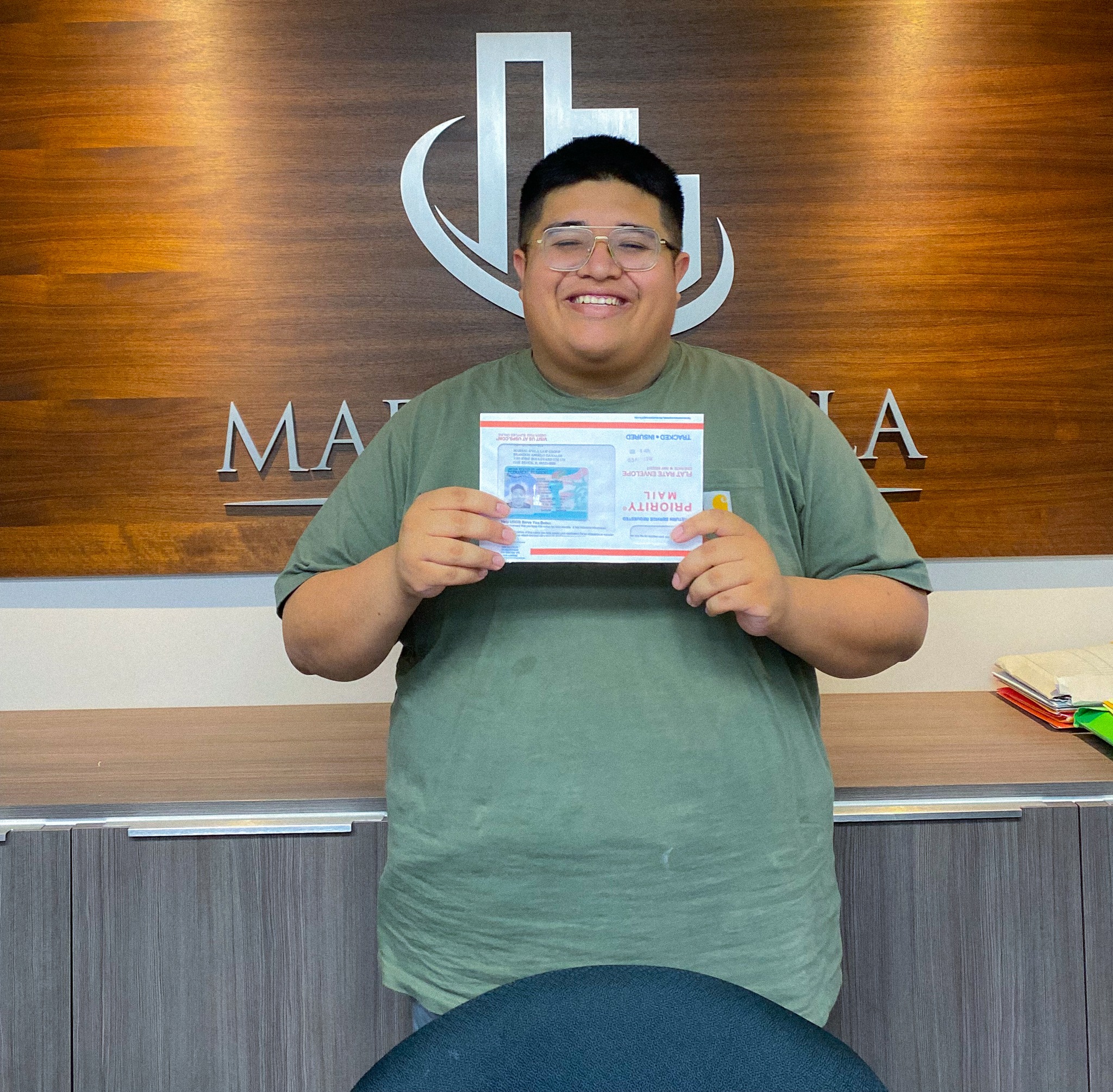 Nuestro cliente por fin ha recibido su residencia después de 10 años de espera! Nos llena de felicidad el poder ser testigos de este logro tan esperado. Gracias por confiar en el trabajo del grupo legal Marsal Avila.
Recuerde que nuestra primer consulta es gratis: 708-665-4500
#abogadosdeinmigracion