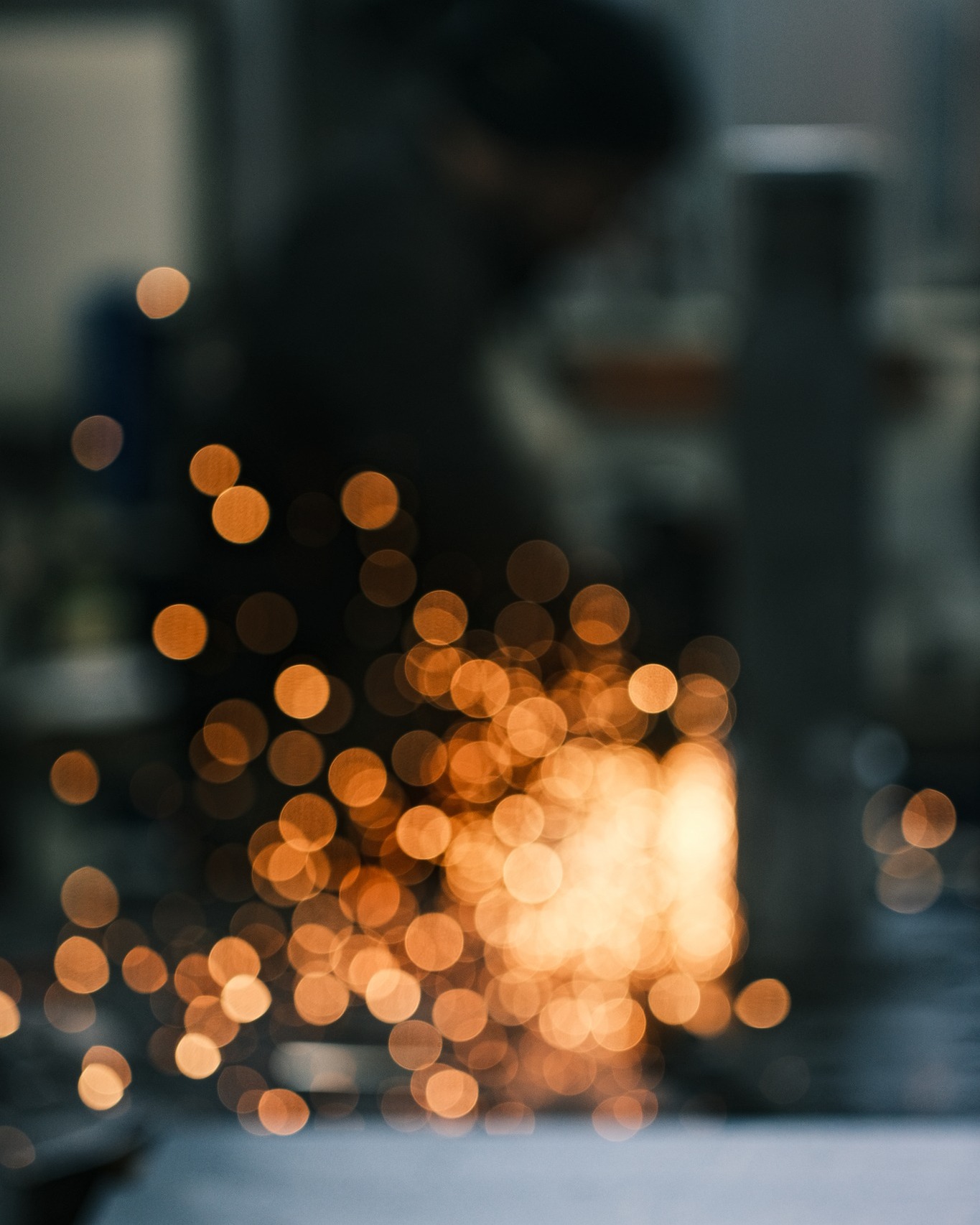 🔥 Funkenschlag trifft Leidenschaft!
Wo Metall auf Feuer trifft, entsteht echtes Handwerk.
#teamgast #handwerk #stahlbau #metallbau #allgäu