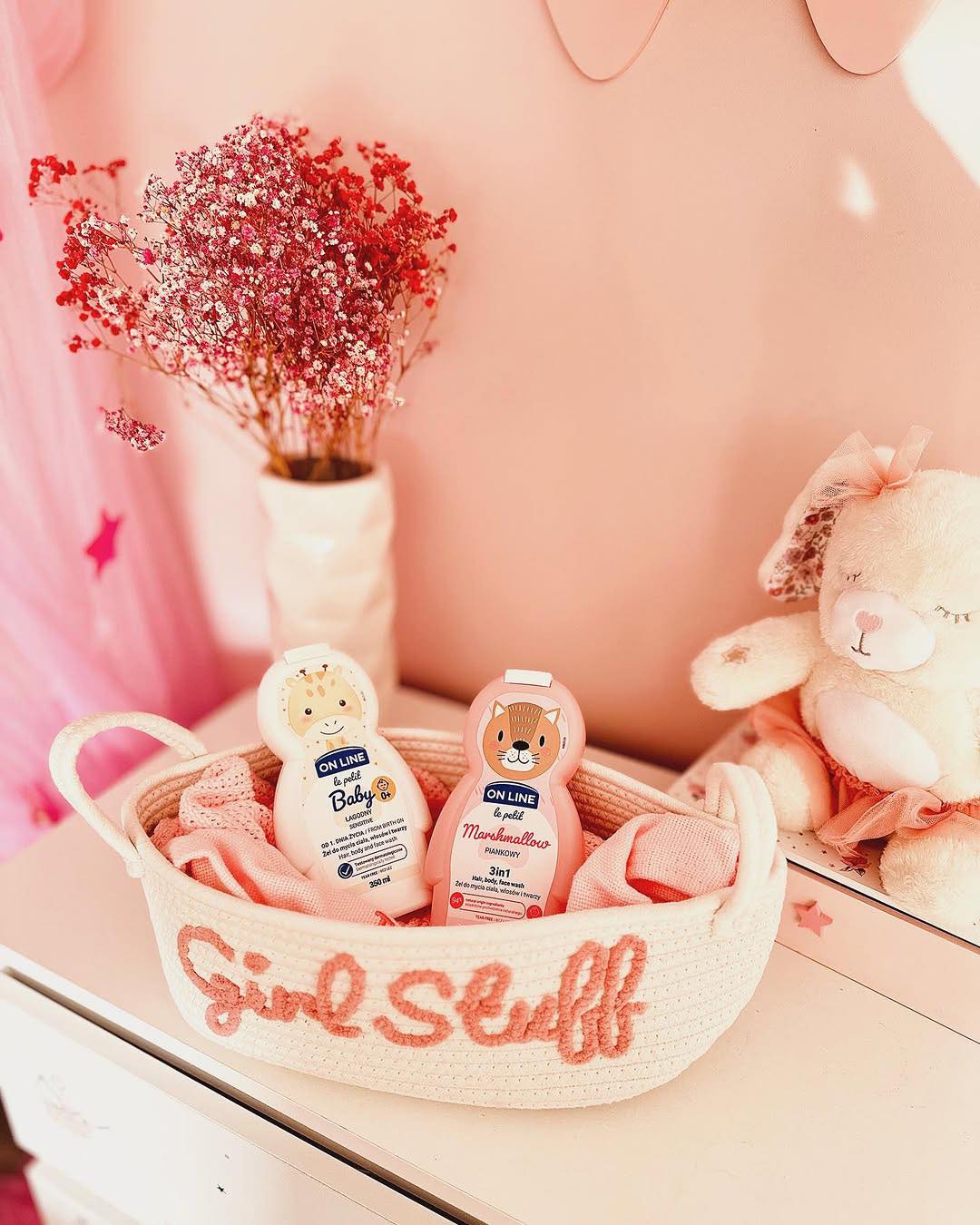 🛁✨ Moment de tendresse et de fraîcheur dans le bain
Mousses douces et délicatement parfumées 🌸
Protègent et hydratent les peaux les plus sensibles, sans irritations ni produits chimiques agressifs 🚫🧪
🧴 Formule 3 en 1
• Shampooing
• Gel lavant corporel
• Nettoyant visage
💆♀️👶 Routine de soin familiale
Vos petits se joignent à votre rituel quotidien de skincare
🎉 Idéal dès le premier jour de vie
Sans paraben ni détergents agressifs 🚫🧼
Aussi parfait pour les mamans 🤱💖
🌙 Parfum relaxant
Transformez le moment du bain en pur plaisir 🌟
#fypシ #fypシ❤️💞❤️ #fyp #bebé #bébé #shampooingnaturel #shampooingbio #pourbebe #pourtoi #skincareroutine #skincare #skincarebpom #skincarehalal