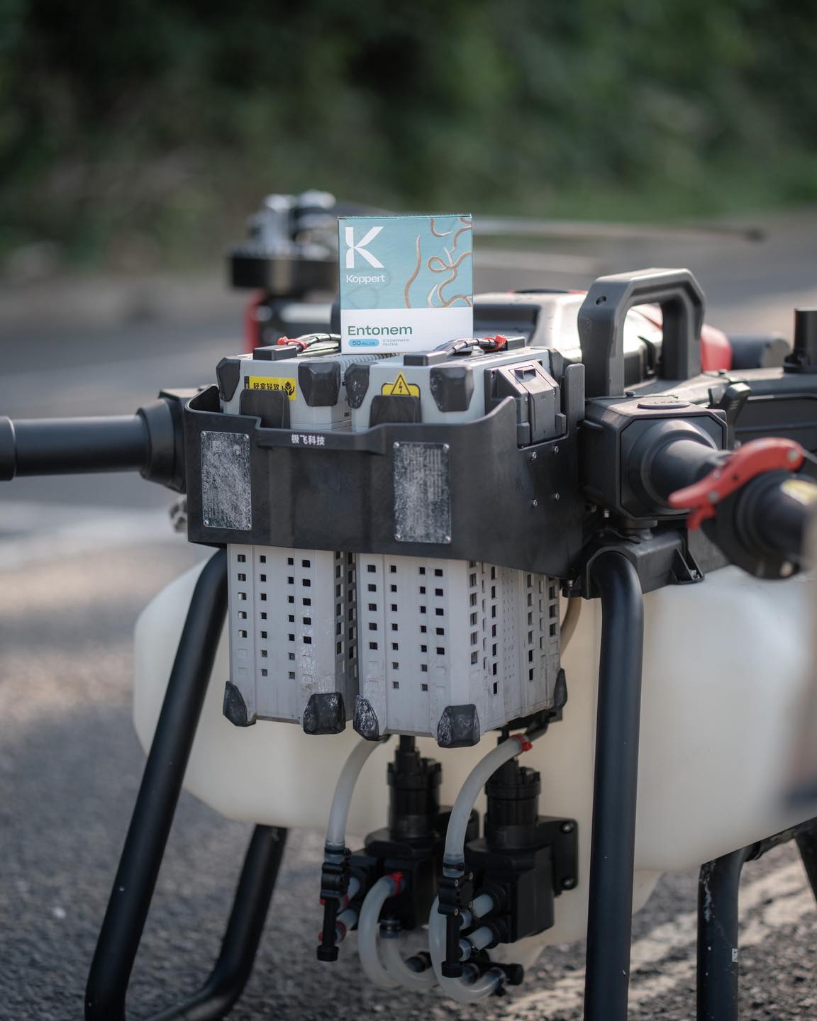 Some BTS photos from a recent job, where we collaborated with @koppert.uk and @networkrail to target Oak Processionary Moth, a pest which is hazardous to human and tree health within the Greater London area.
It’s was a cool project to be apart of, highlighting the many use cases for agricultural spray drones.
Video coming soon 📽️ @jedzmedia
🚆 🌳 🚁
#highvantage #koppert #networkrail #jedzmedia #xag #spraydrone