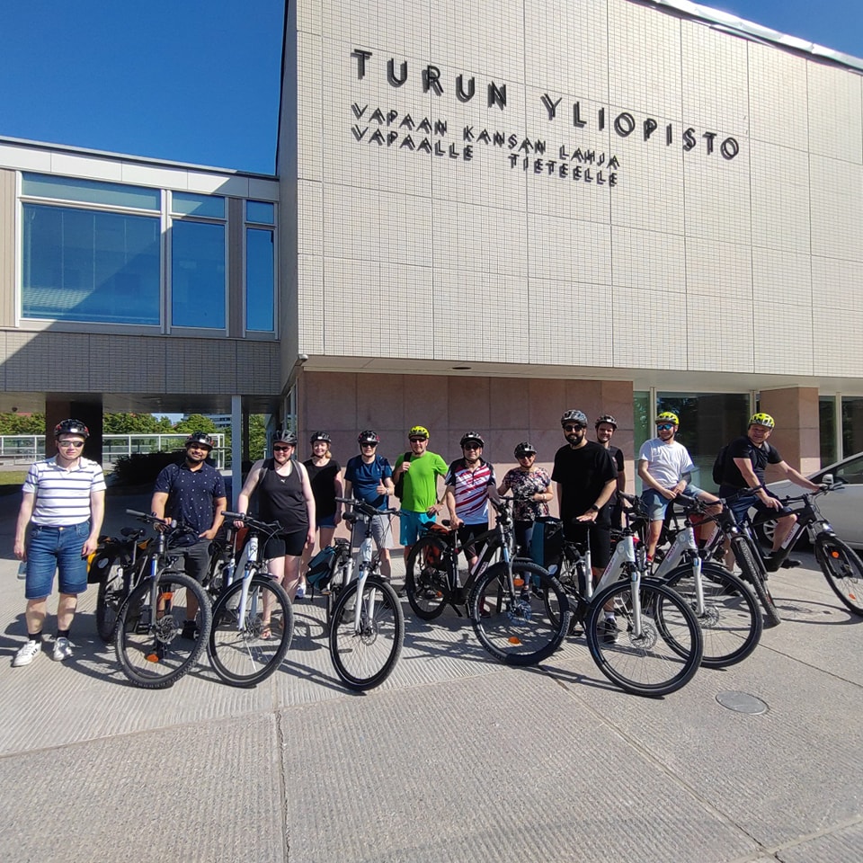 Kiitos Turun yliopiston tekoälykehittäjät kun tulitte retkeilemään meidän kanssa! 😎🚲🥵 Hellettä riitti, mutta sähköpyöräily viilensi.
#tyky #sähköpyöräily #turku #kissmyturku