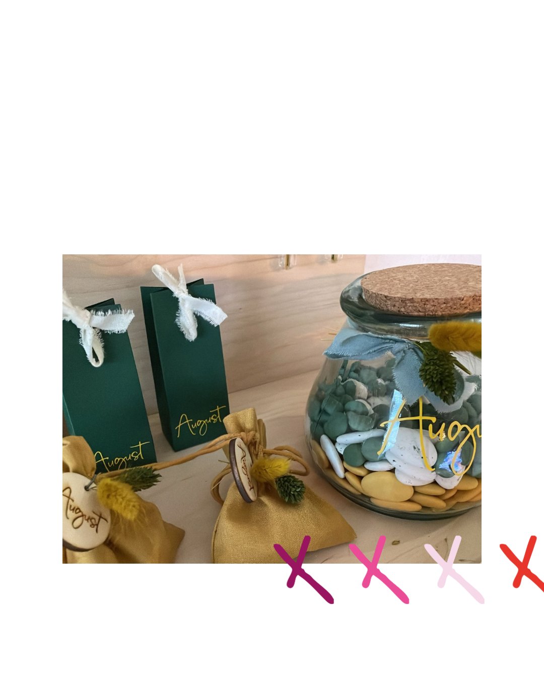 A U G U S T.
Op 4 januari 2025 mochten mama, papa, zus Oliva en broer Hugo hun kleine broertje verwelkomen! 🐣 Net zoals bij grote broer mocht ik ook voor August zijn doopsuikerconcept uitwerken. Ik kreeg een sneakpeak van het kaartje en ging aan de slag met de kleuren. Met een heel leuk resultaat als gevolg! 🎺
Welkom kleine August! En nogmaals een dikke proficiat aan jullie gezinnetje. Geniet!
Interesse in een op maat gemaakt geboortekaartje en concept? Aarzel niet om contact op te nemen via gesieneerd@gmail.com of via pb!
En binnenkort via gesieneerd.be! Keep you posted! 😎😎
Liefs,
Sien
#gesieneerd #geboorte #birth #grafischontwerp #kaartjestijd #zegheteensmeteenkaartje #foryou #opmaat #creatief #persoonlijk