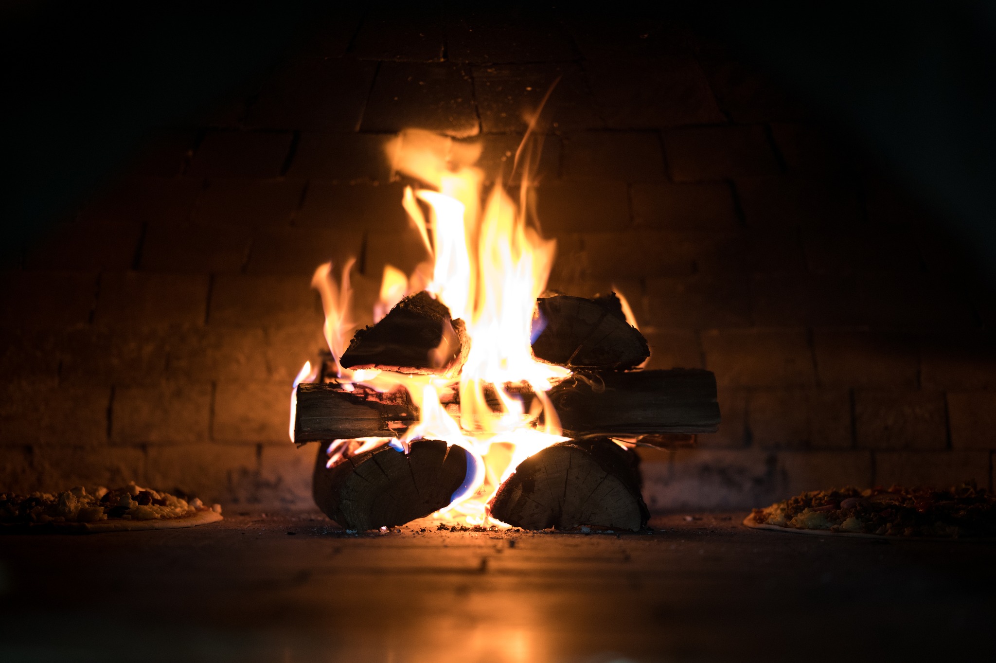 Our pizza oven is a total work horse 💪 It gets fired up every morning with hard wood logs, while our pizza dough is freshly prepared. You can't beat a proper, wood-smoked flavour when it comes to pizza! It's smokin' 😉
Available from 11am every day. Head to our website (link in our bio) for our full pizza menu.
#pizza #pizzatime #foodfundicafe #sugarrushpark #ballito #ballitorestaurant