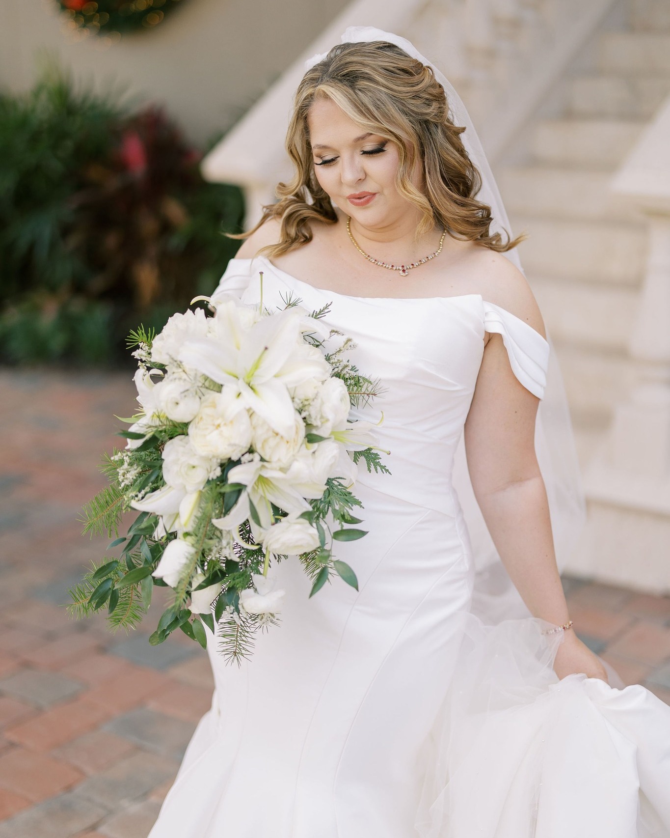 We just can't stop reliving the magic from Sara and Joseph's special day! So excited to share these sneaks from the incredible @elimeyerstudio. Stay tuned for more from this gorgeous house wedding!
.
Florist: @benevaweddings
Rentals: @treasuryrentals @palaciosevents @bbjlatavola @stellaroseevents
Catering: @married.with.michaels
Band: @baykingsband
Content Creator: @velzyco
Cold Sparks and Fireworks: @djcorybarron
Signage: @all4lettering and @thepatterneddesk
HMU: @bridesbykellyanne_co
Getaway Car: @classic_wedding_cars_fl
Bridal Suite: @stregislongboatkey
.
.
.
.
#weddingflowersdecor #weddingflorals #luxuryweddingplanner #destinationweddingplanner #bridedress #engaged #sarasotawedding #destinationweddings #bride #bridesofinstagram #sarasotaweddings #tampabaywedding #tampabayweddings #destinationwedding #cake #weddingdress #weddinginspo #floridaweddings #weddingday #lovethatlasts #wedding #weddinginspiration #weddingphotographer #luxurywedding