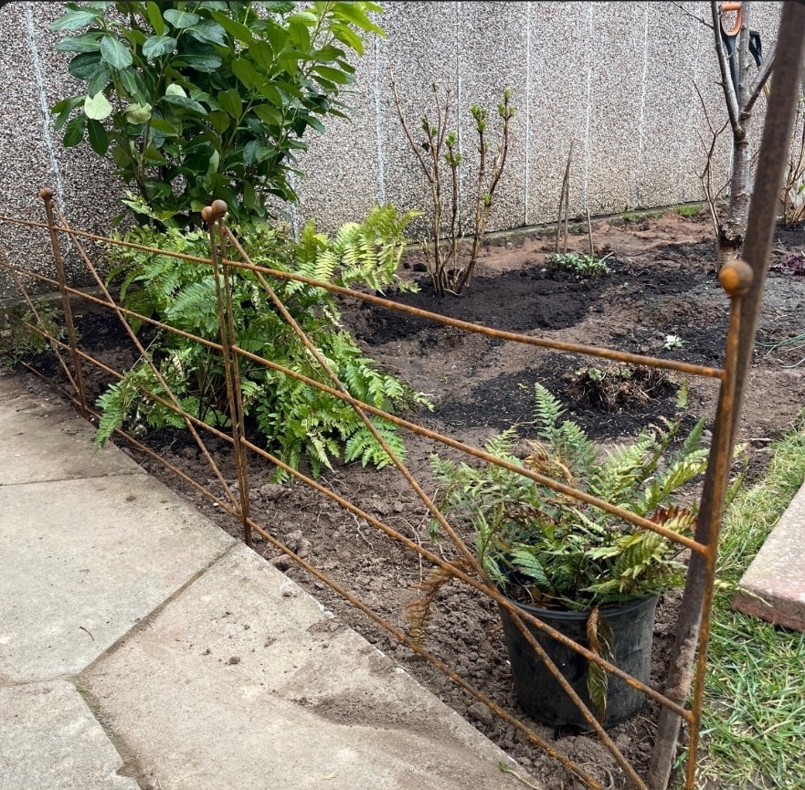 🌞Spring has officially sprung! 🌿
The garden is about to get really busy.💐 What are you most excited about growing this season? 🌿💐🌞 #gardening #garden #gardenlove #salvagedgarden #reclaimedgarden #gardeninspiration #gardendecor #uniquegarden #uniquegardens #plantsupport #growyourownflowers #growyourownveggies