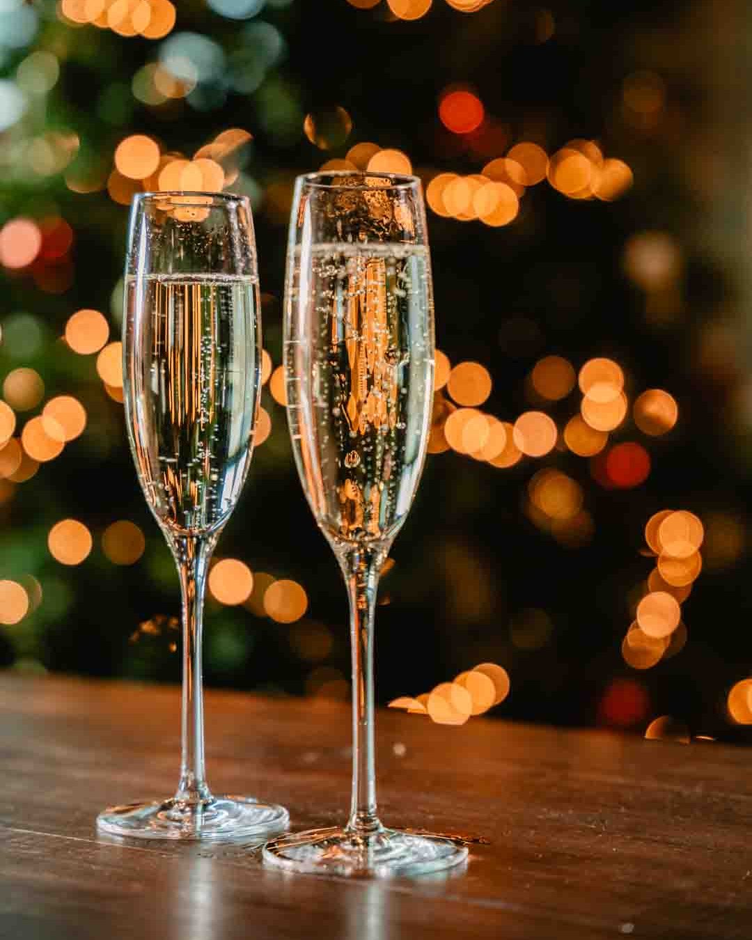 Wij wensen iedereen alvast een fantastisch uiteinde en een spetterend 2025 vol heerlijke drankjes, hapjes, feestjes en dinertjes! ๐
1 januari is iedereen vanaf 16:00u welkom om elkaar een gelukkig nieuwjaar te wensen tijdens onze nieuwjaarsreceptie. Zien we jullie ook?
#houteveen #hooglanderveen #amersfoort #happynewyear #happy2025 #nieuwjaarsreceptie #nieuwjaarsborrel