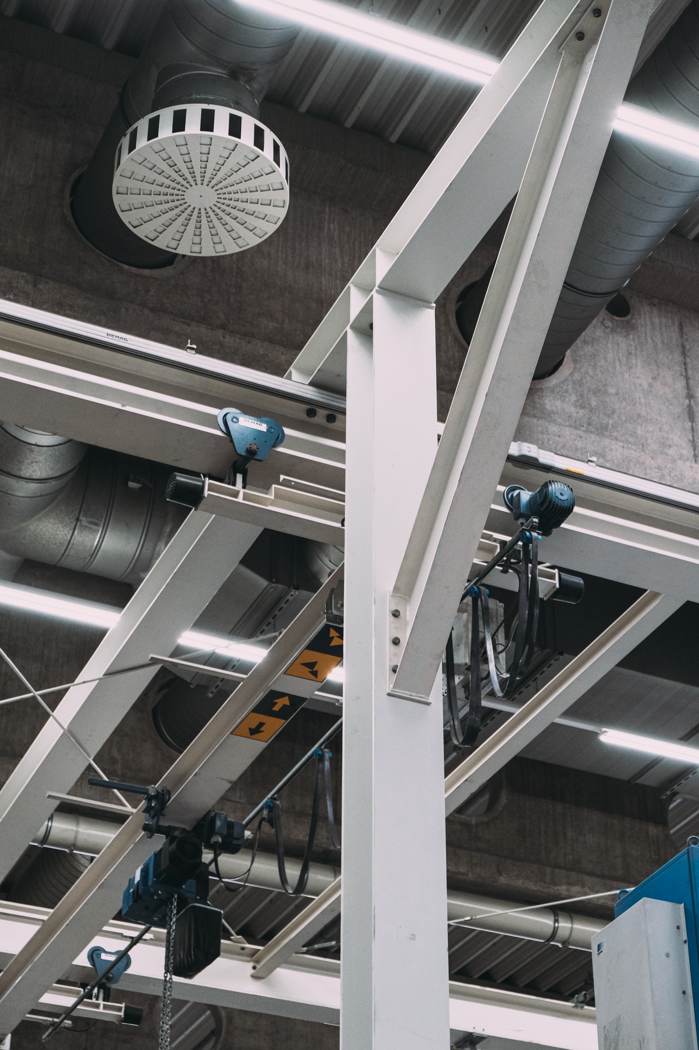 🔧 Präzision in jeder Schiene – mit unseren Kränen, Leichtkransystemen und Schwenkkranen meistern wir dank individueller Unterkonstruktion auch die komplexesten Einbausituationen.
#TeamGast #handwerk #krananlage #stahlbau #industriebau